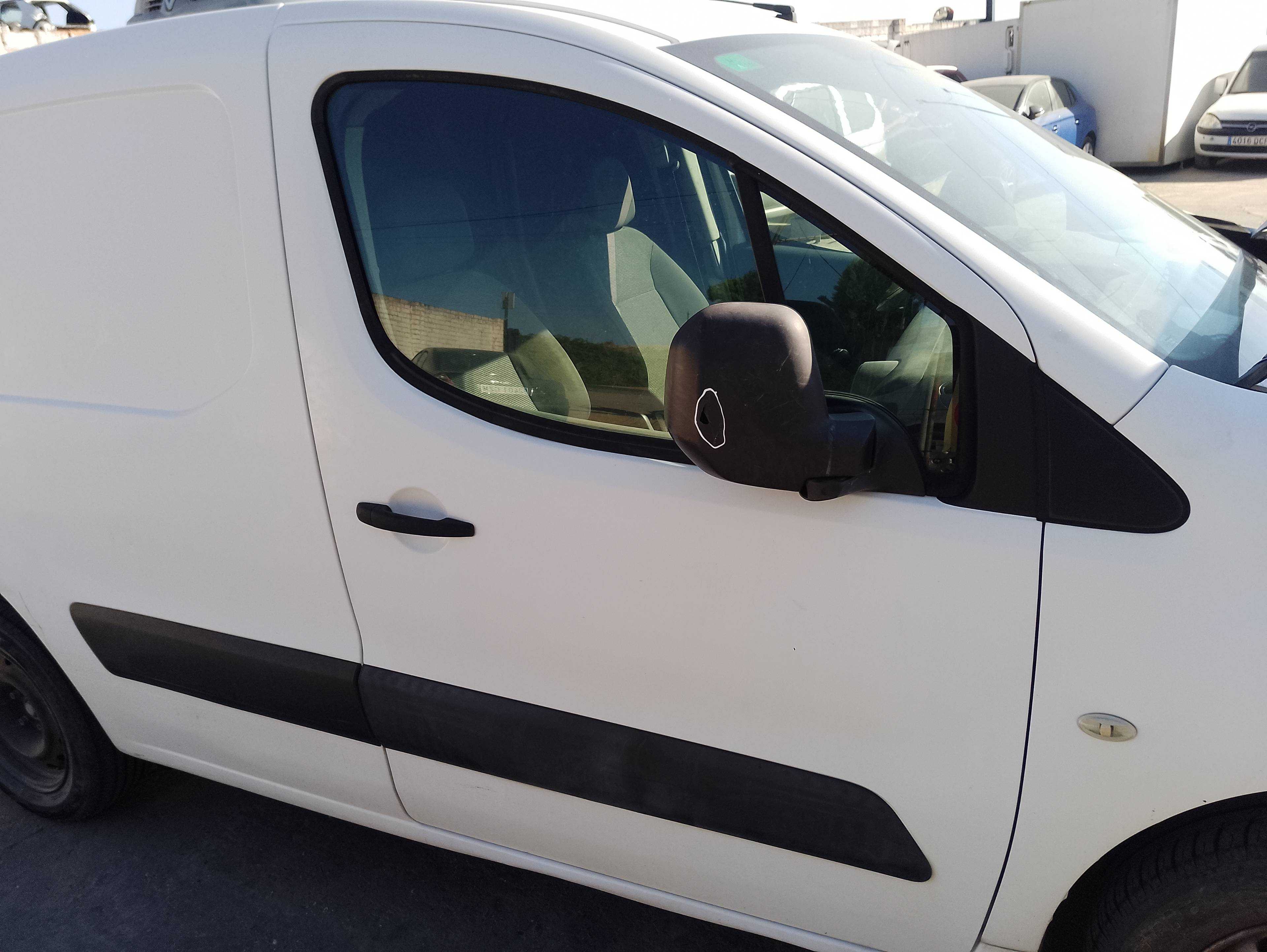 Recambio de puerta delantera derecha para peugeot partner kasten confort l1 referencia OEM IAM   