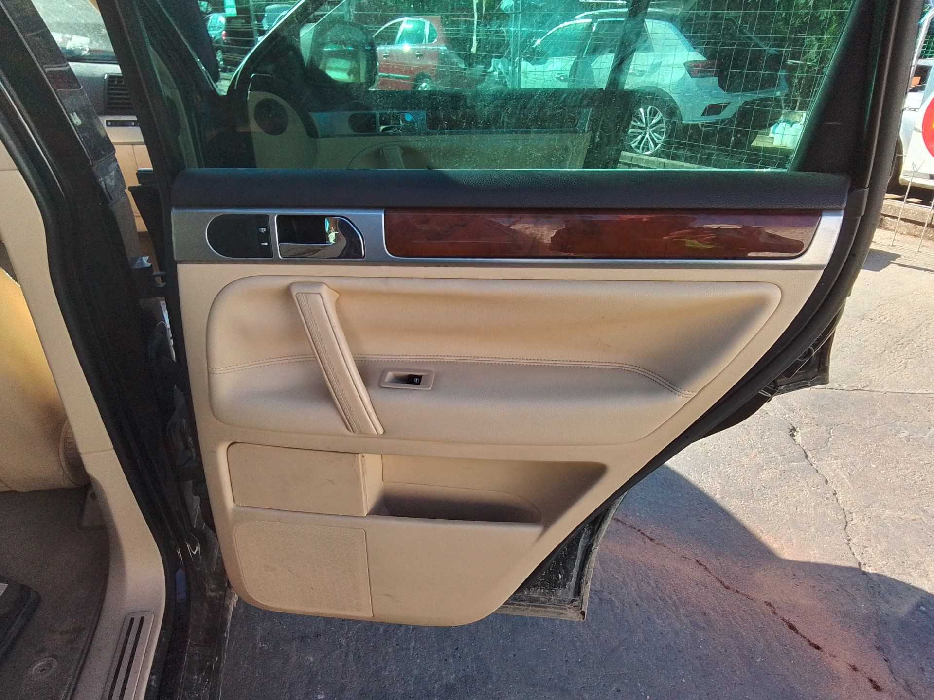 Recambio de guarnecido puerta trasera derecha para volkswagen touareg (7la) tdi v6 referencia OEM IAM   