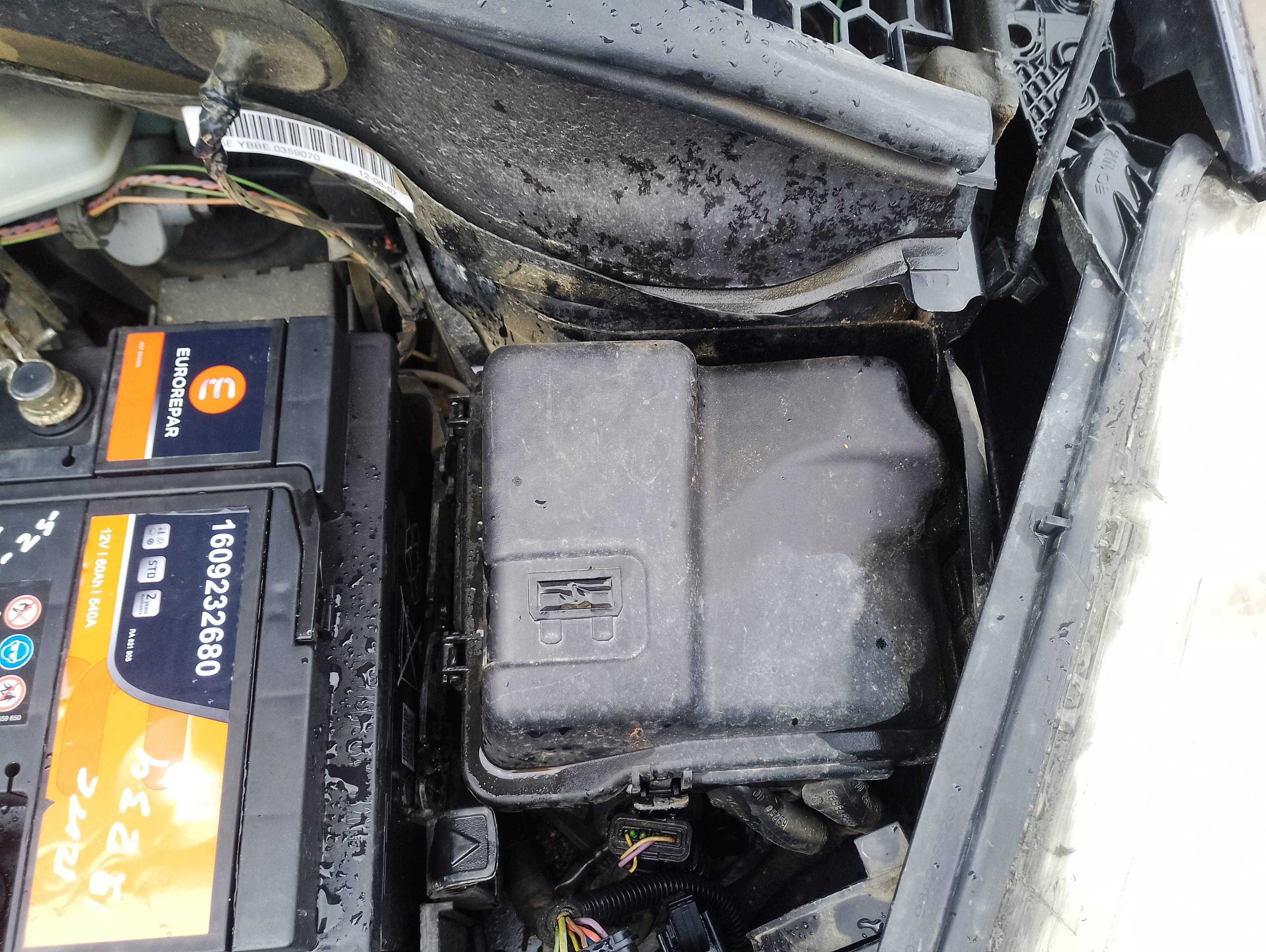 Recambio de caja reles / fusibles para peugeot 207 urban referencia OEM IAM   
