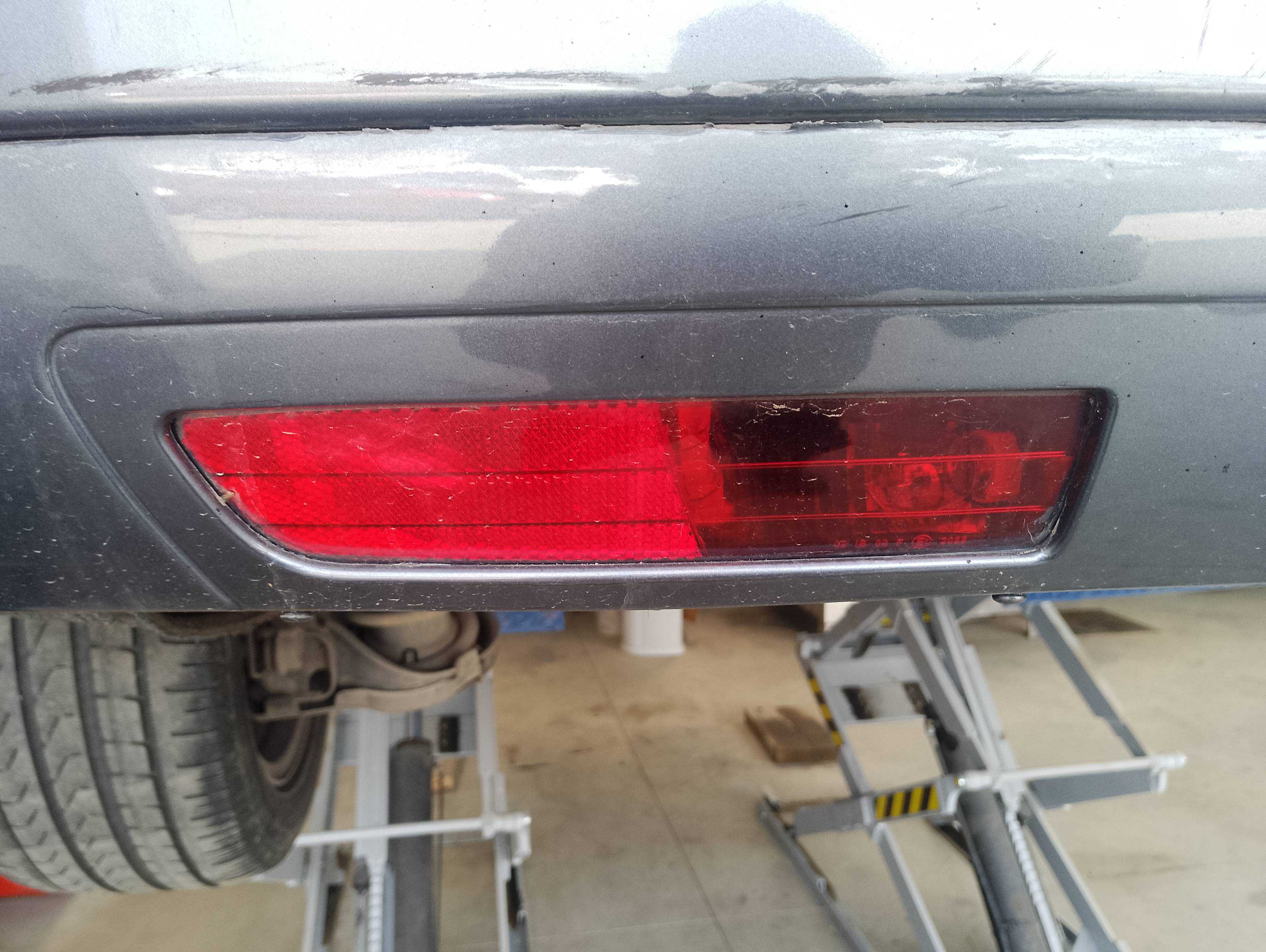 Recambio de faro antiniebla trasero izquierdo para citroën c4 picasso seduction referencia OEM IAM   