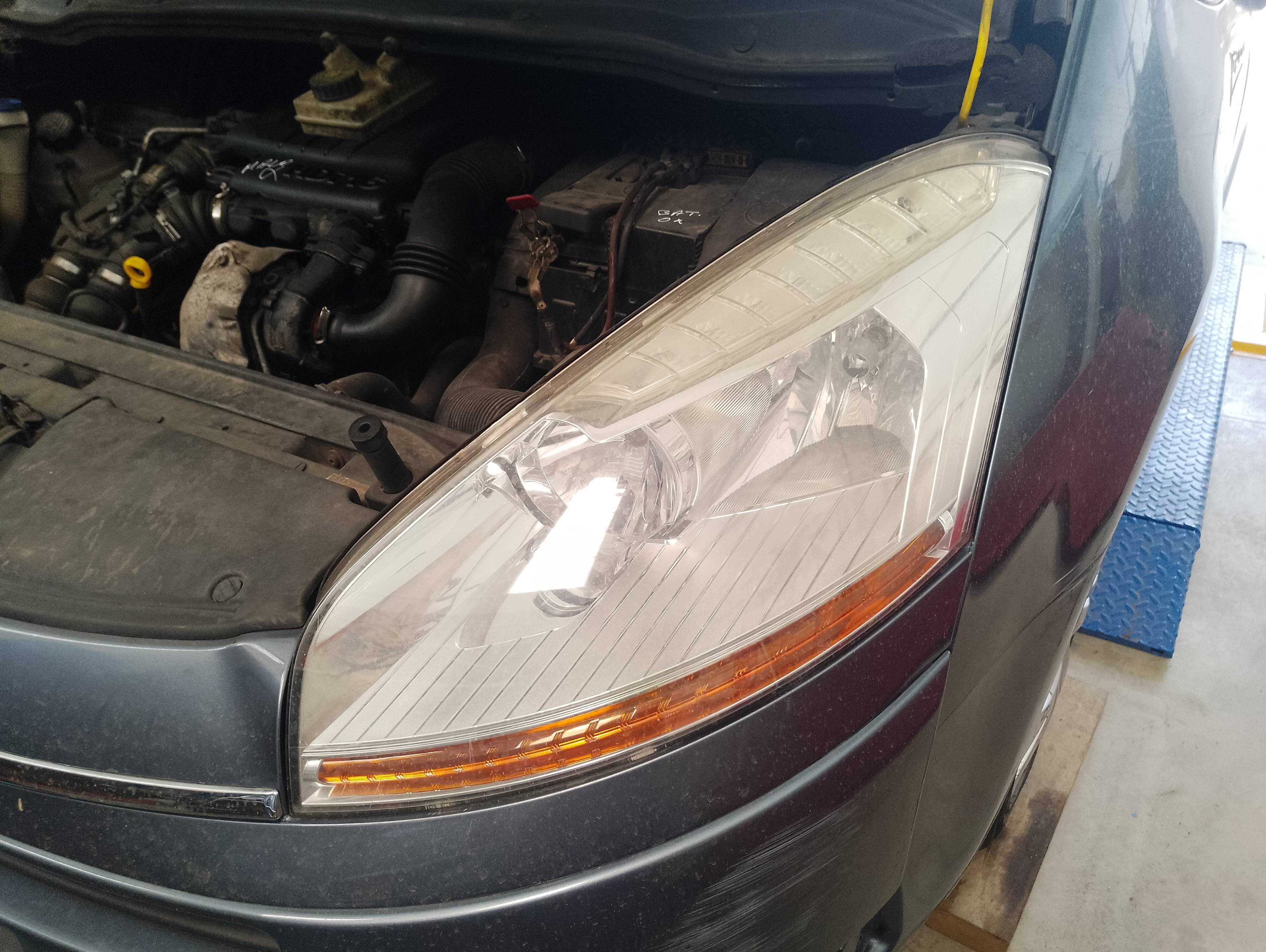 Recambio de faro izquierdo para citroën c4 picasso seduction referencia OEM IAM 6208A8  