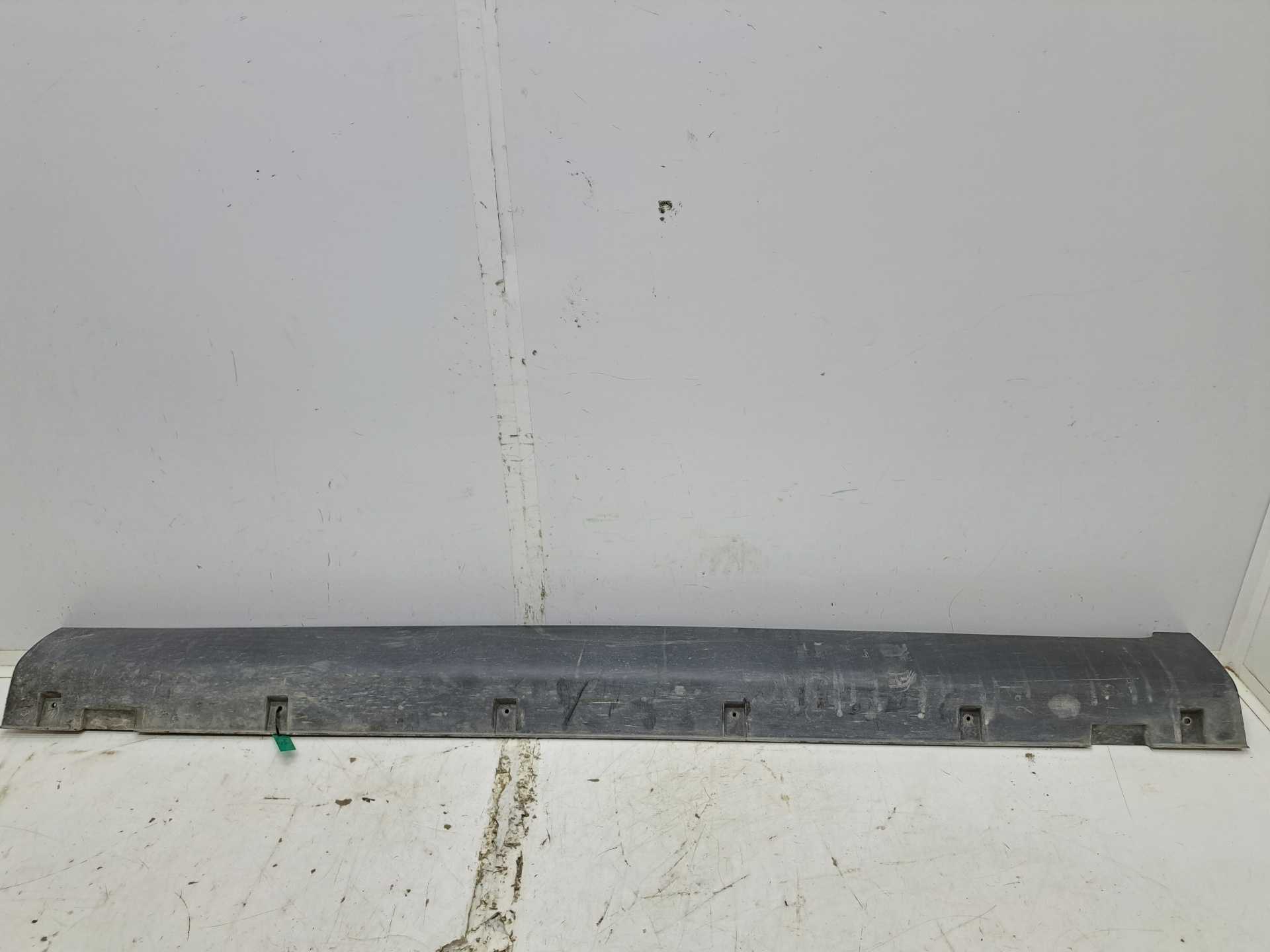 Recambio de faldon lateral para mitsubishi l 200 (k34t) 2500 td referencia OEM IAM 7955035000  