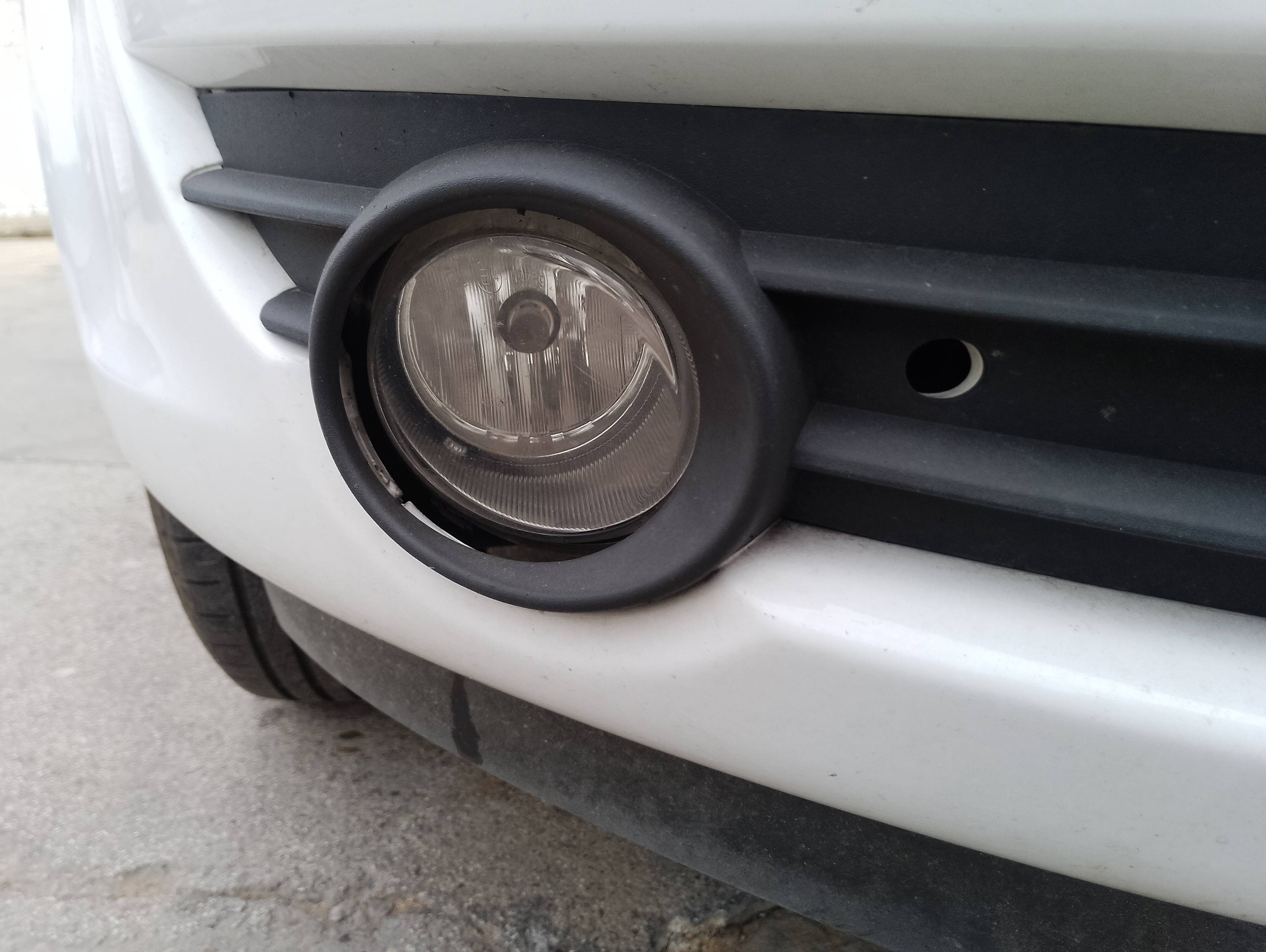 Recambio de faro antiniebla derecho para opel corsa d ´´111 years´´ referencia OEM IAM   