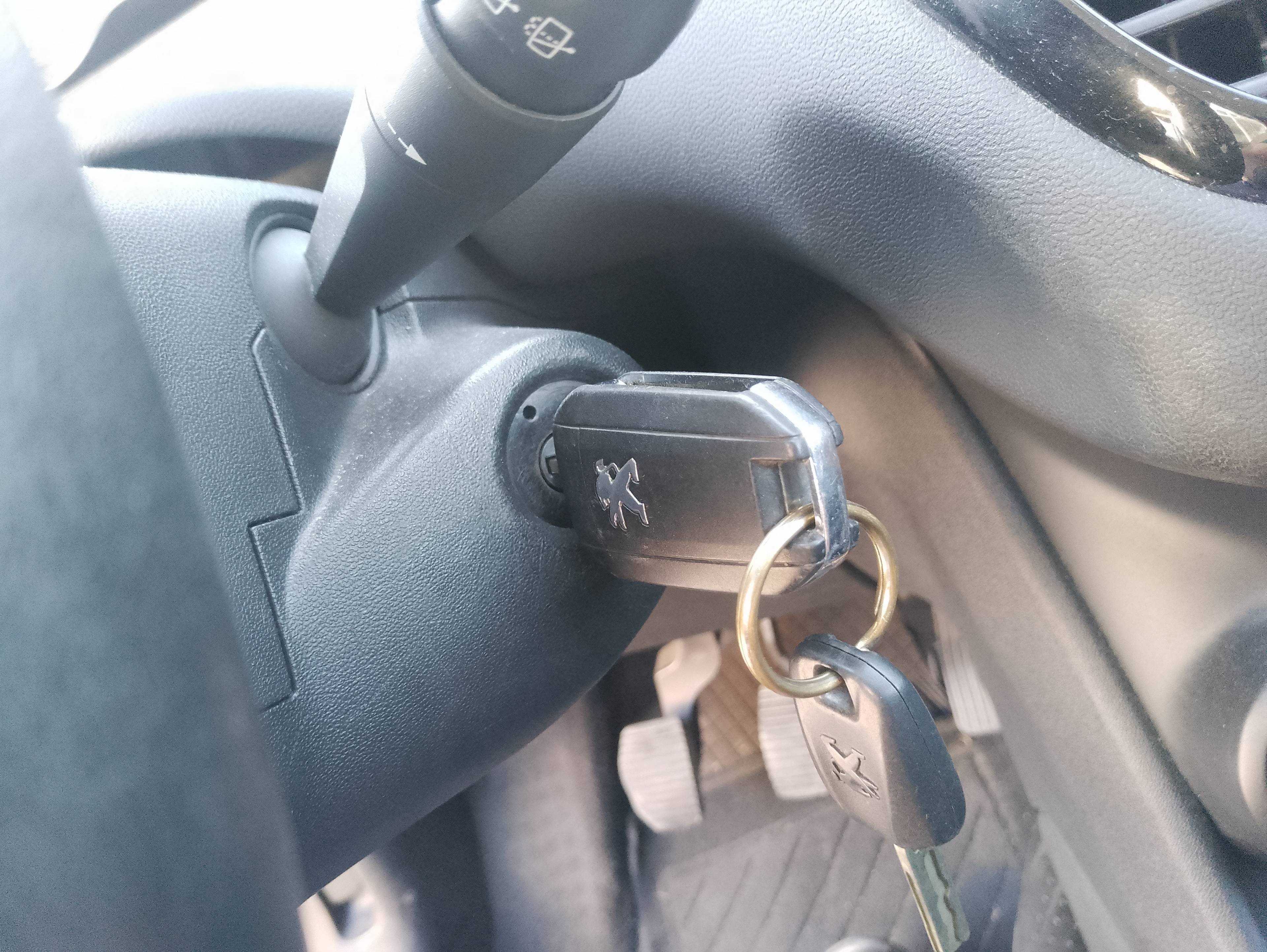 Recambio de conmutador de arranque para peugeot 208 access referencia OEM IAM   