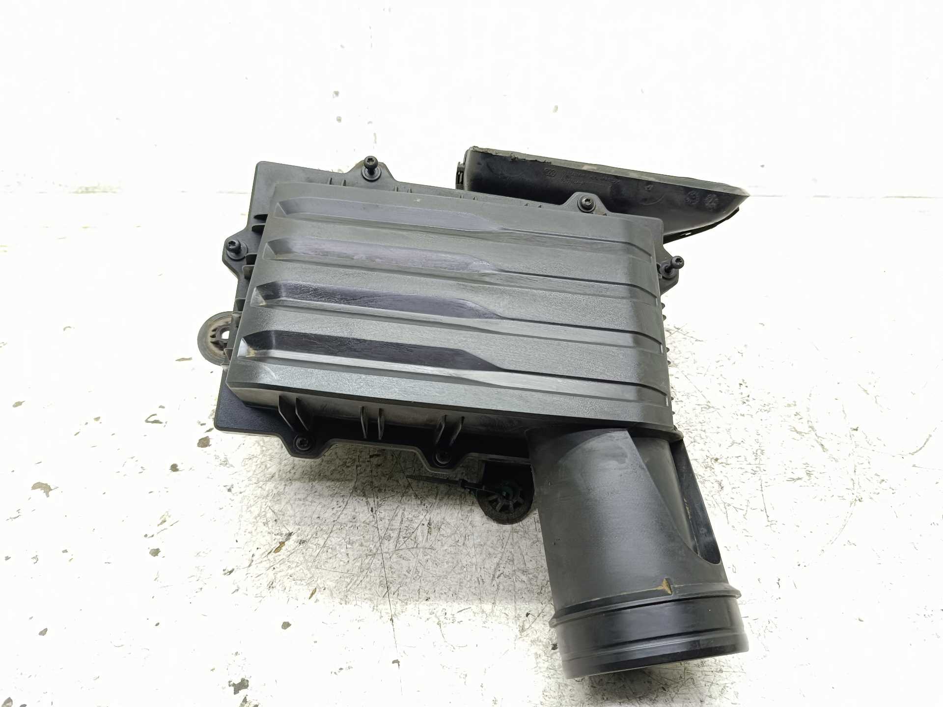 Recambio de caja filtro aire para volkswagen t-roc advance r-line referencia OEM IAM 5Q0129618K  