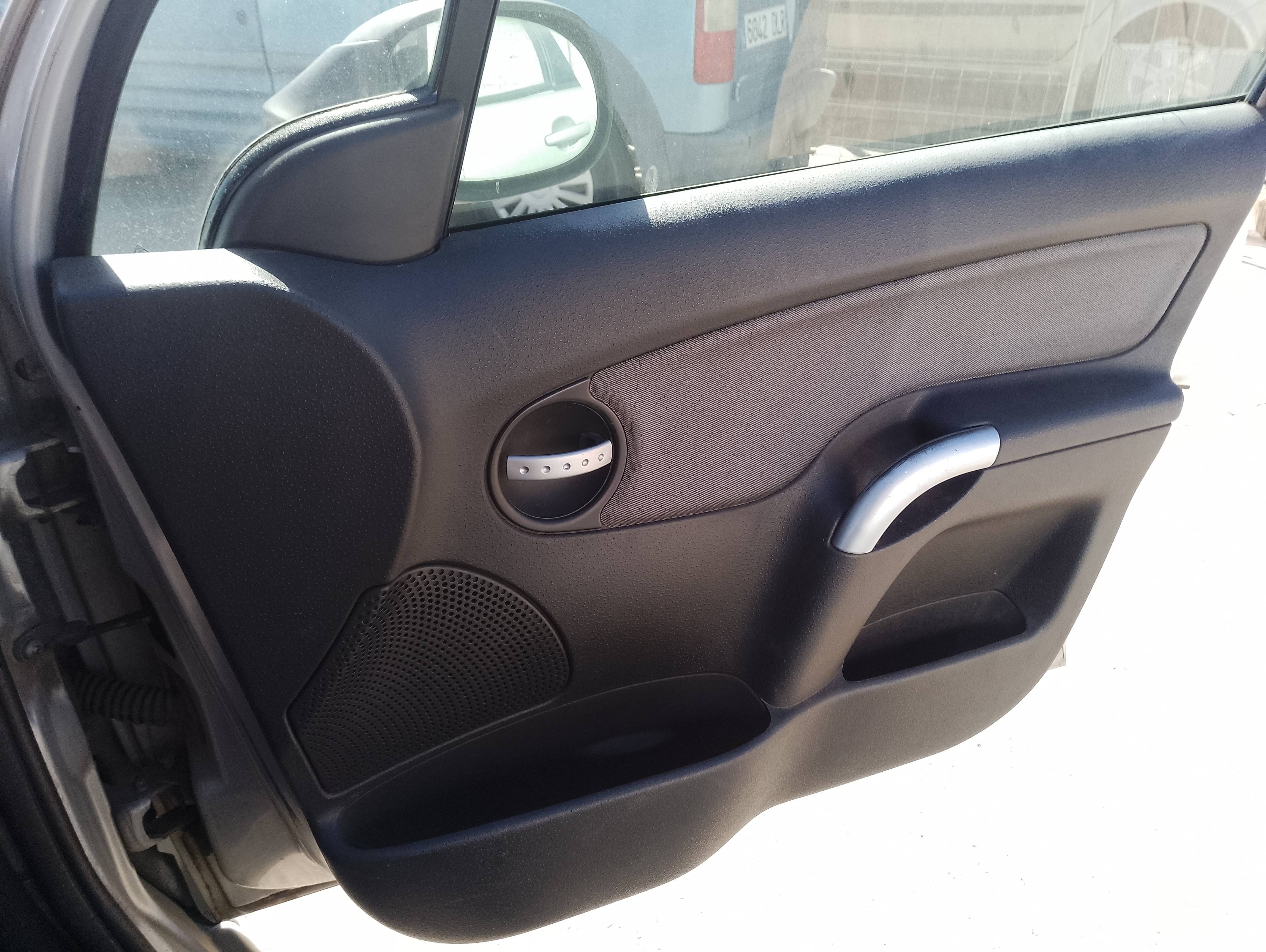 Recambio de guarnecido puerta delantera derecha para citroën c3 1.4 hdi audace referencia OEM IAM   