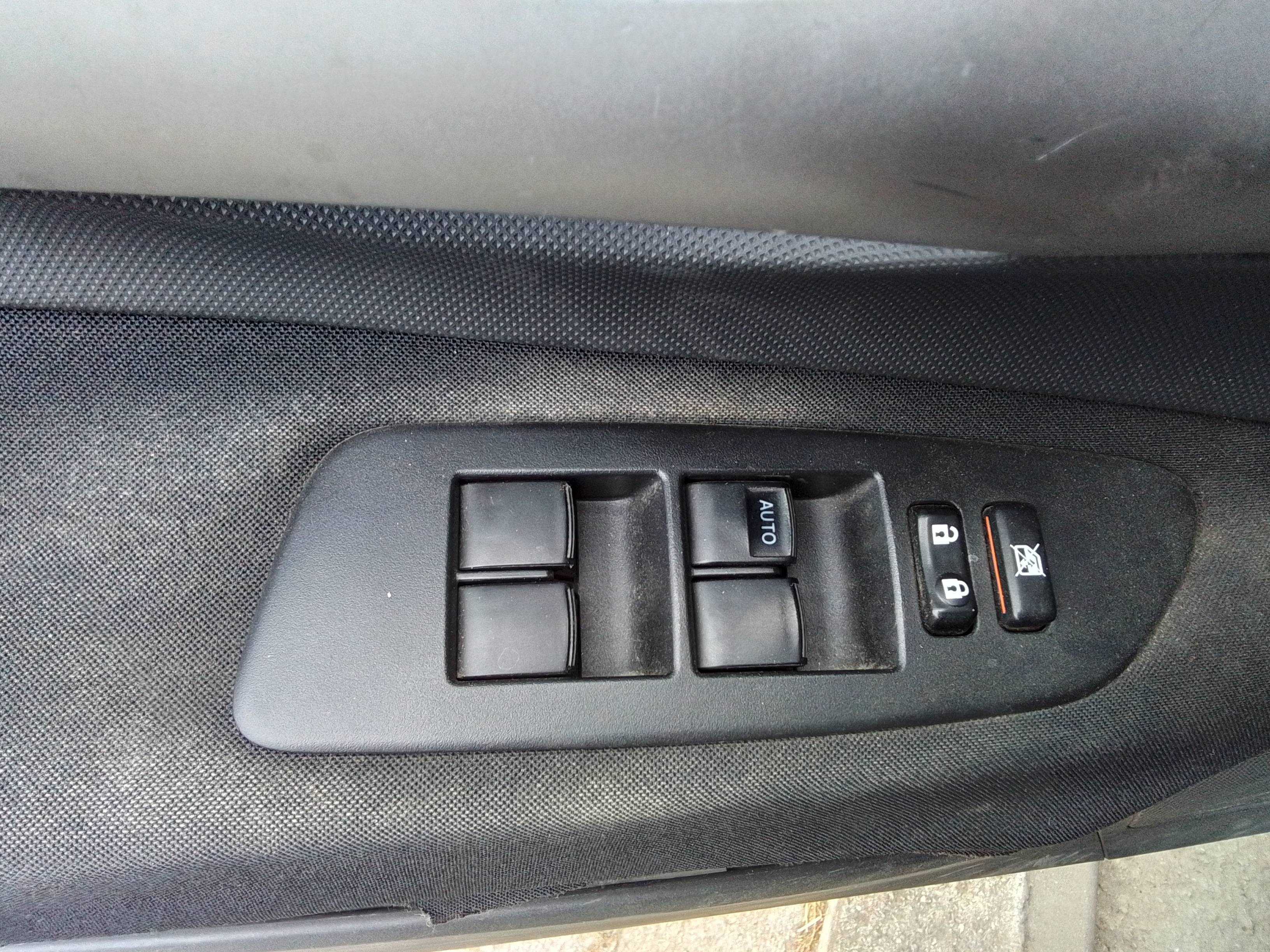 Recambio de mando elevalunas delantero izquierdo para toyota auris 1.6 16v cat referencia OEM IAM 9241N79  