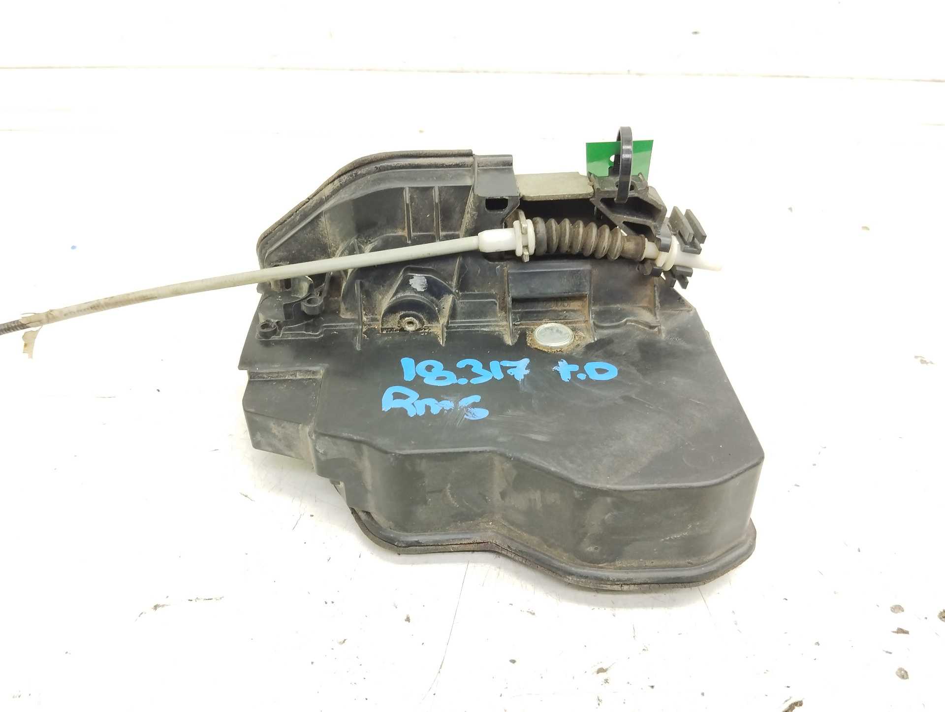 Recambio de cerradura puerta trasera derecha para bmw serie 1 berlina (e81/e87) 118d referencia OEM IAM 7202147  