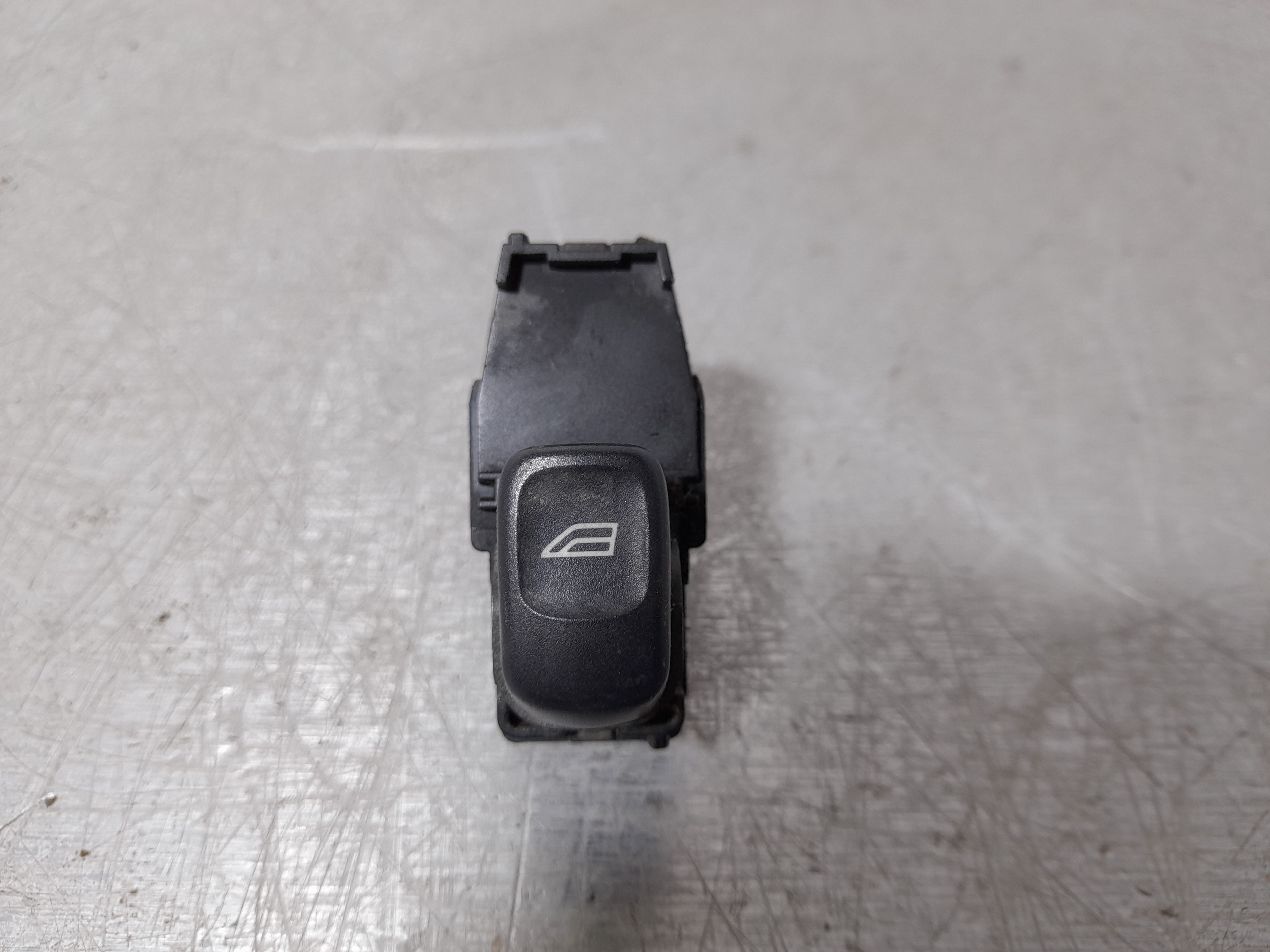 Recambio de mando elevalunas trasero derecho para volvo xc70 2.4 diesel cat referencia OEM IAM 30658696  