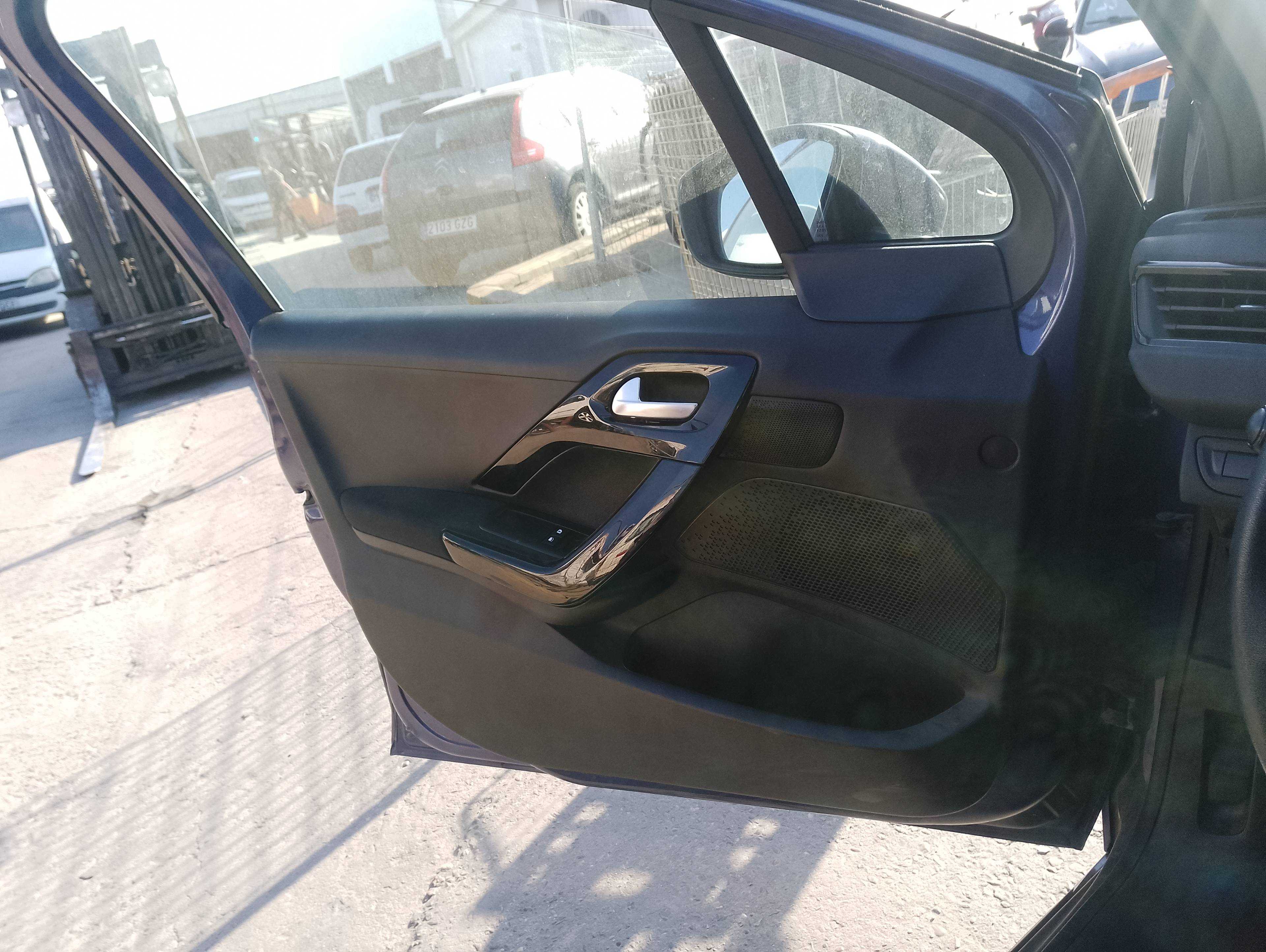 Recambio de guarnecido puerta delantera izquierda para peugeot 208 access referencia OEM IAM   