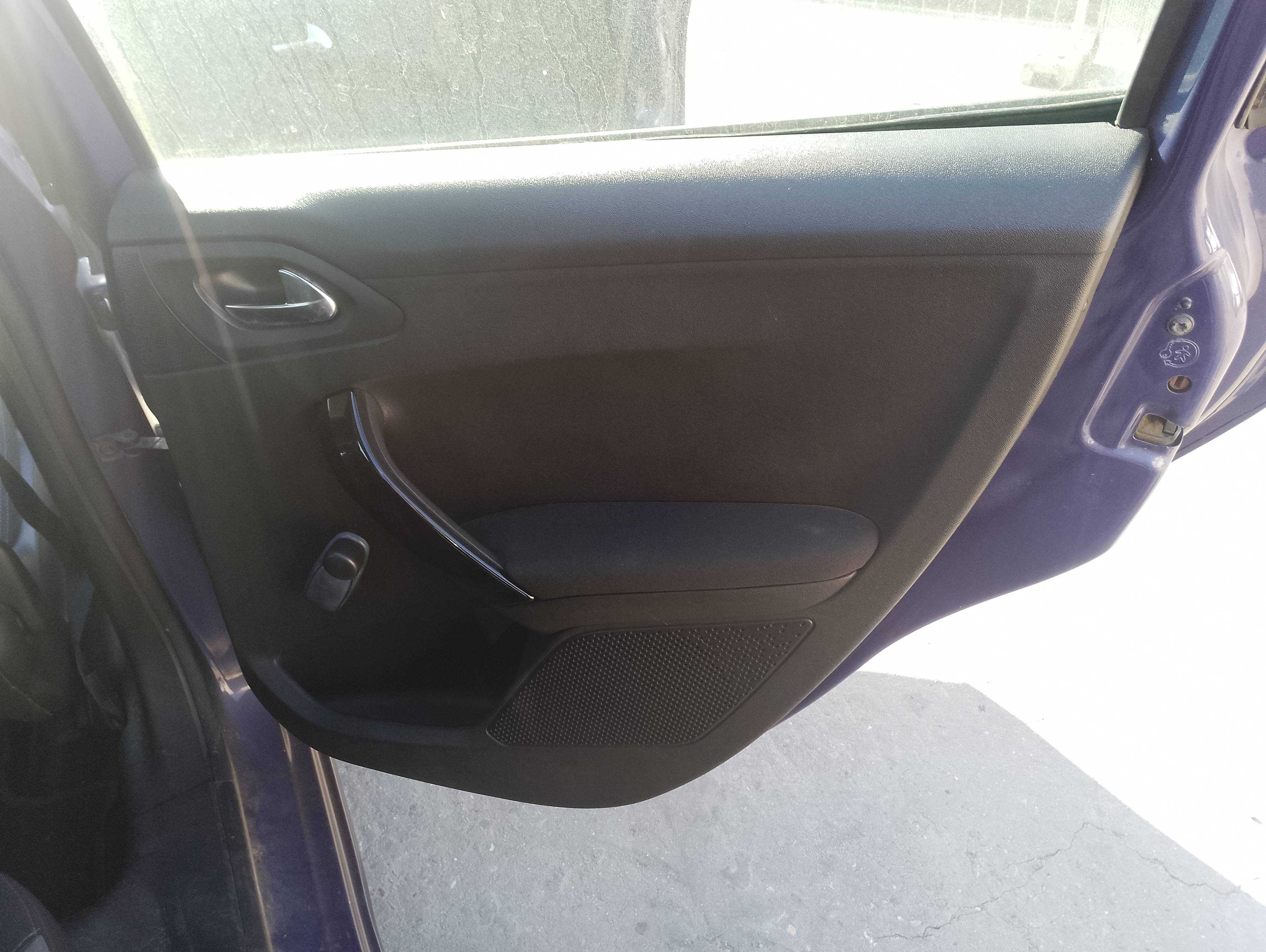 Recambio de guarnecido puerta trasera derecha para peugeot 208 access referencia OEM IAM   