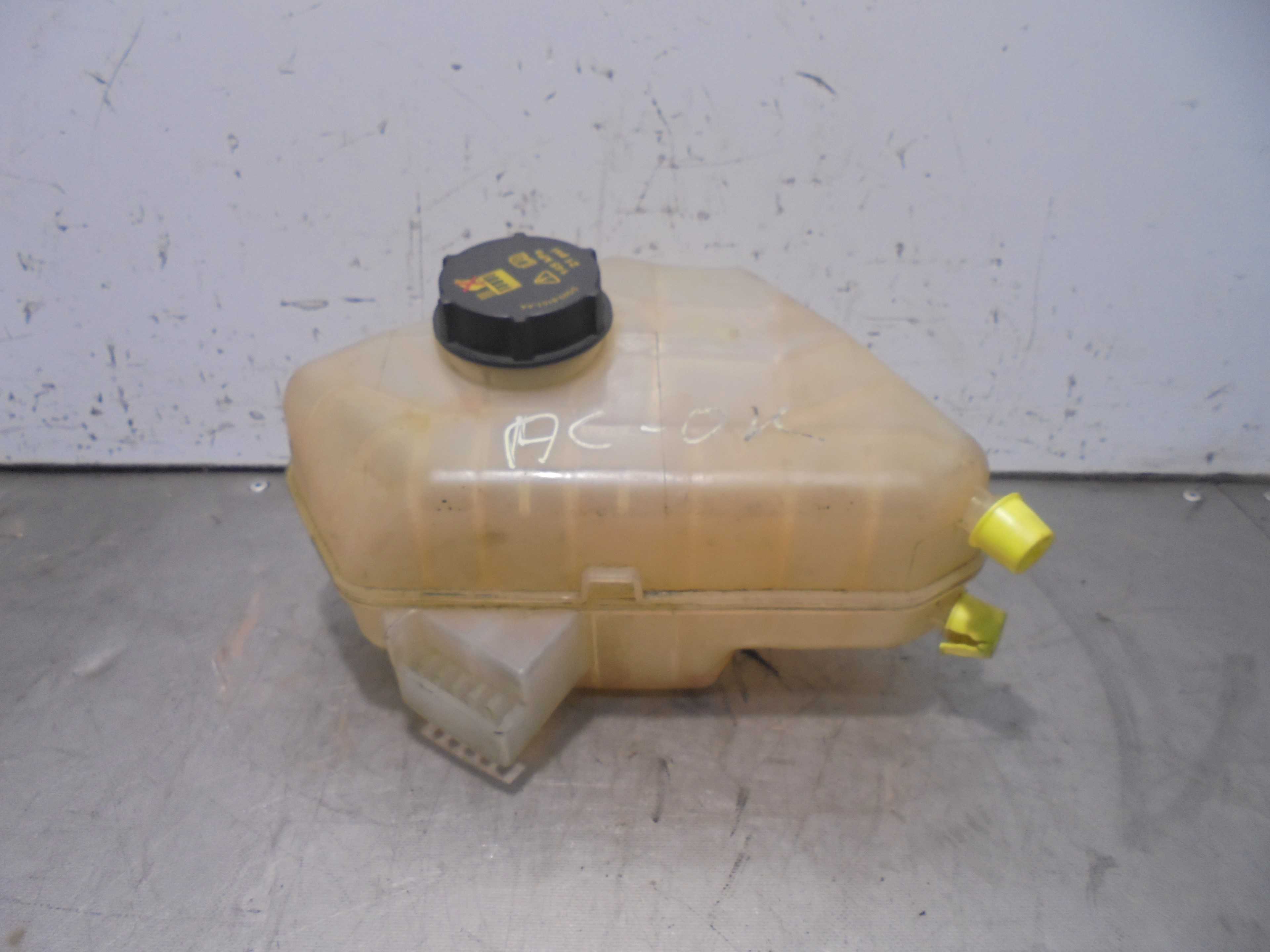 Recambio de deposito expansion para ford ecosport titanium referencia OEM IAM 8V218K218 FOMOCO 