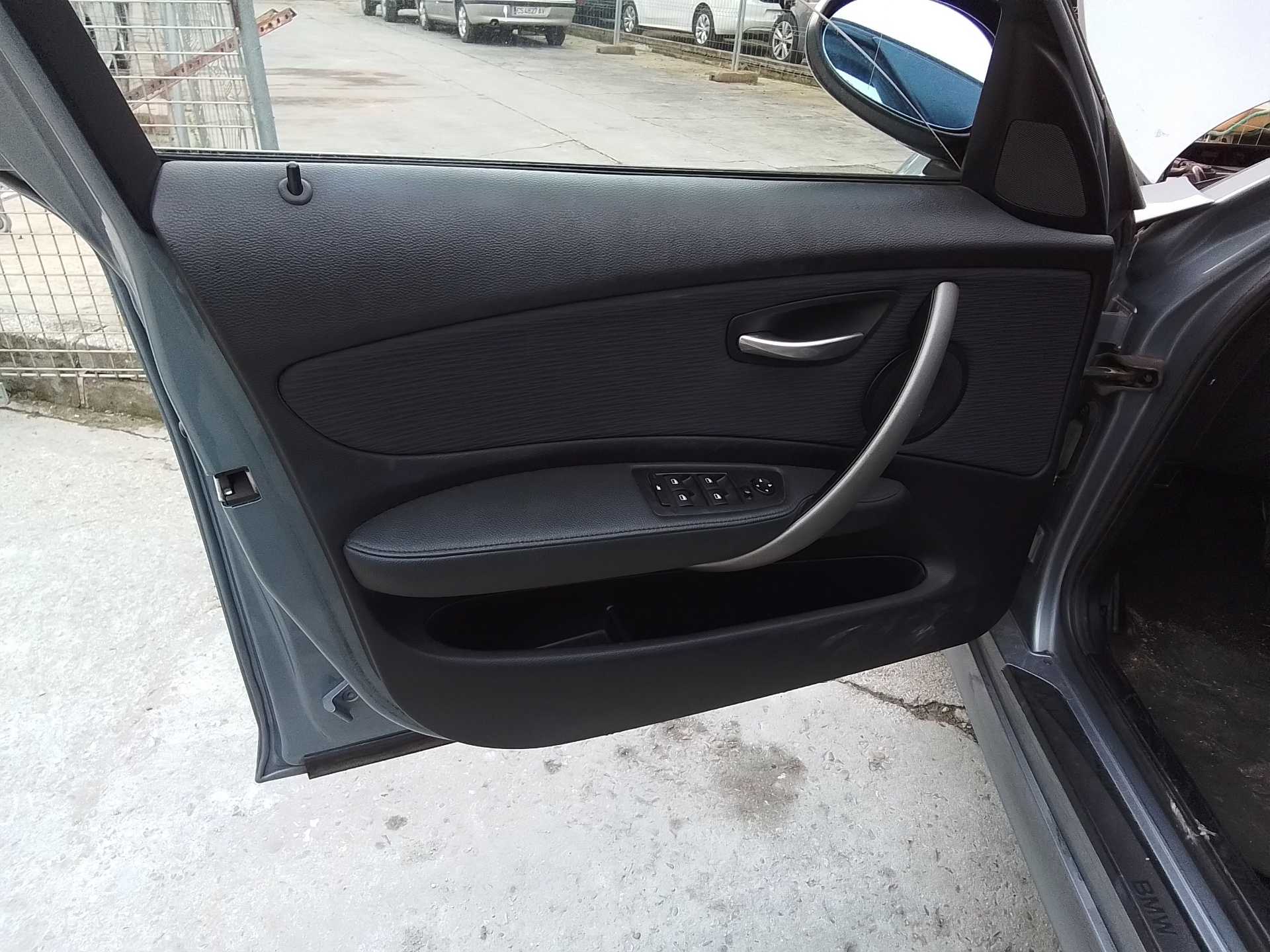 Recambio de guarnecido puerta delantera izquierda para bmw serie 1 berlina (e81/e87) 118d referencia OEM IAM   