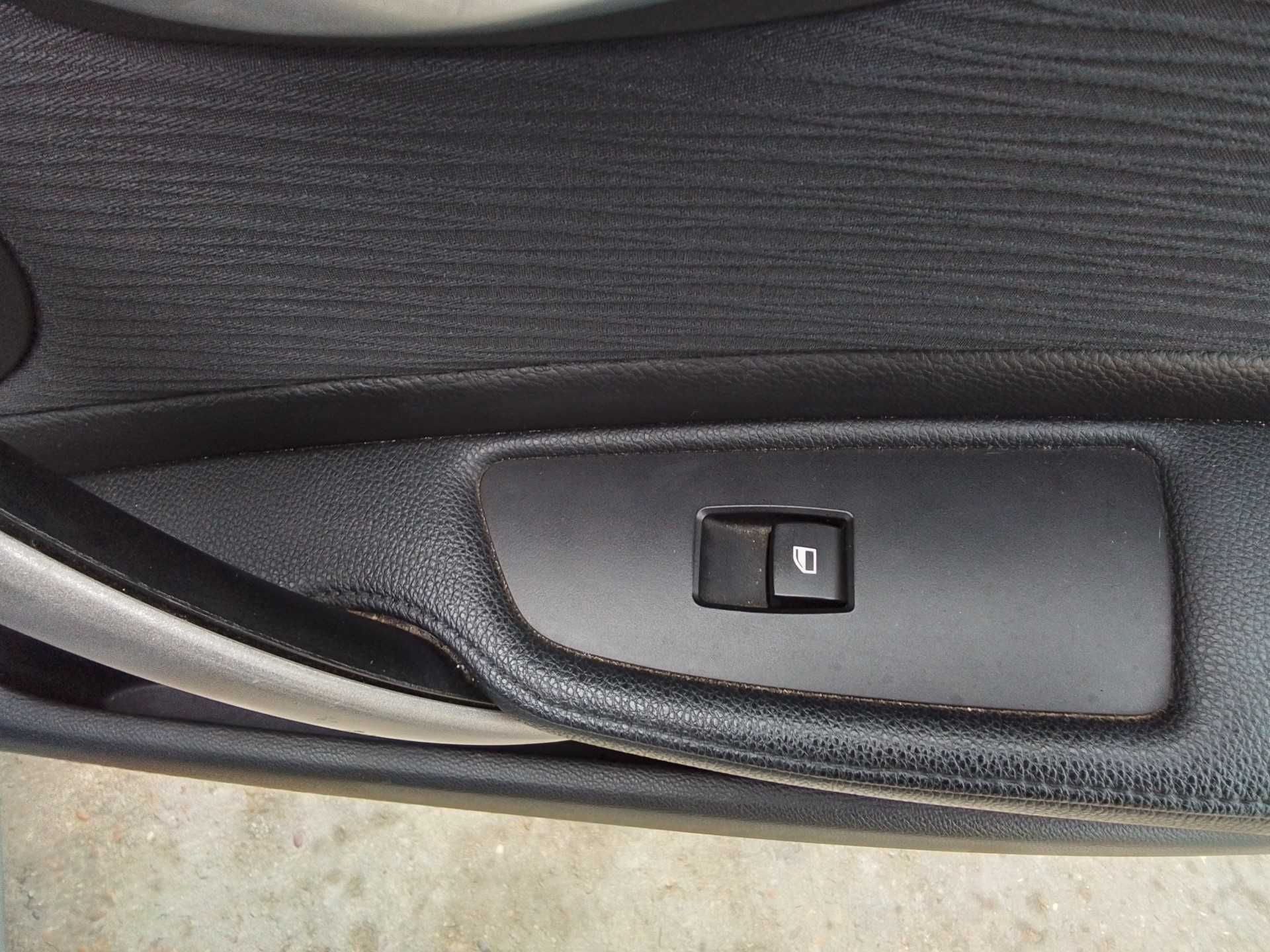 Recambio de mando elevalunas delantero derecho para bmw serie 1 berlina (e81/e87) 118d referencia OEM IAM   