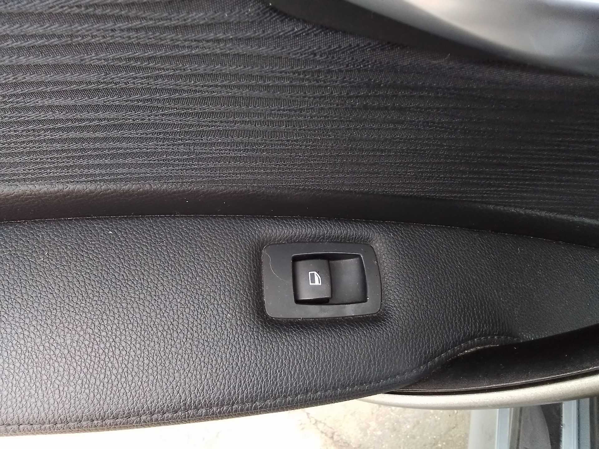 Recambio de mando elevalunas trasero izquierdo para bmw serie 1 berlina (e81/e87) 118d referencia OEM IAM   