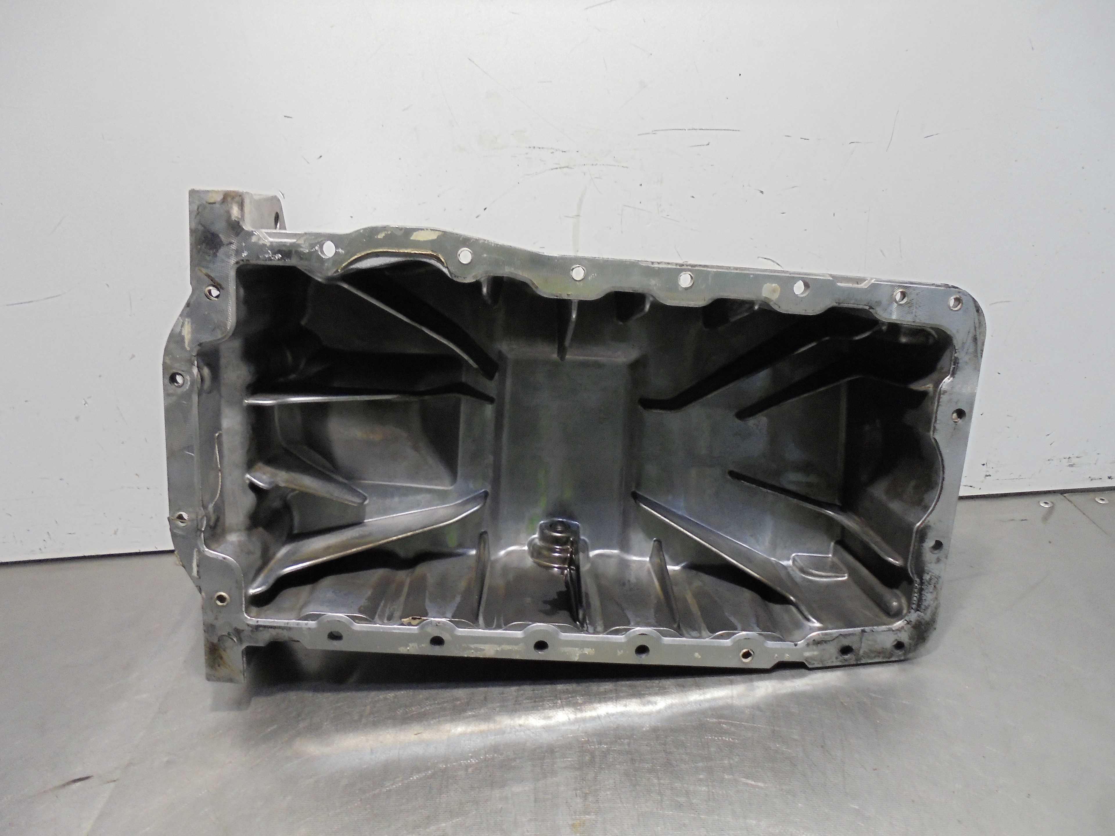 Recambio de carter para mitsubishi grandis (na0w) 2.0 di-d cat referencia OEM IAM 038103603  