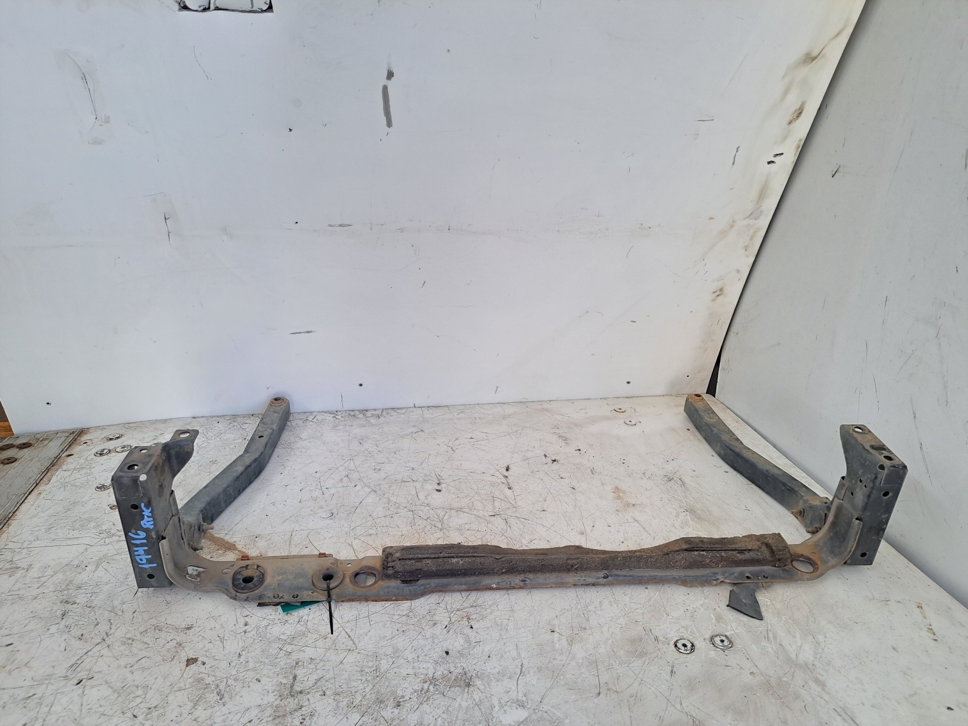 Recambio de travesaño inferior para ford transit connect furgon 200 l1 ambiente referencia OEM IAM   