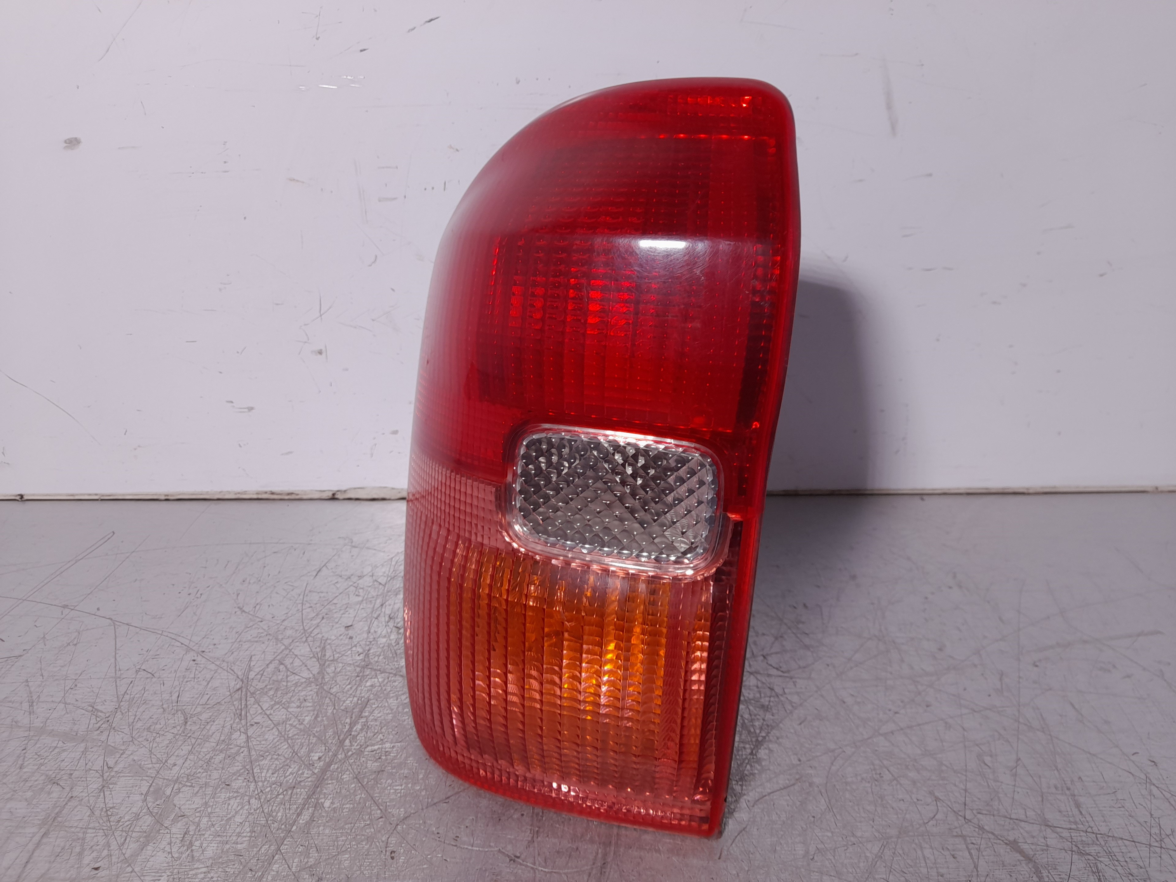 Recambio de piloto trasero izquierdo para toyota rav 4 (a2) 1.8 16v cat referencia OEM IAM  8156142060 