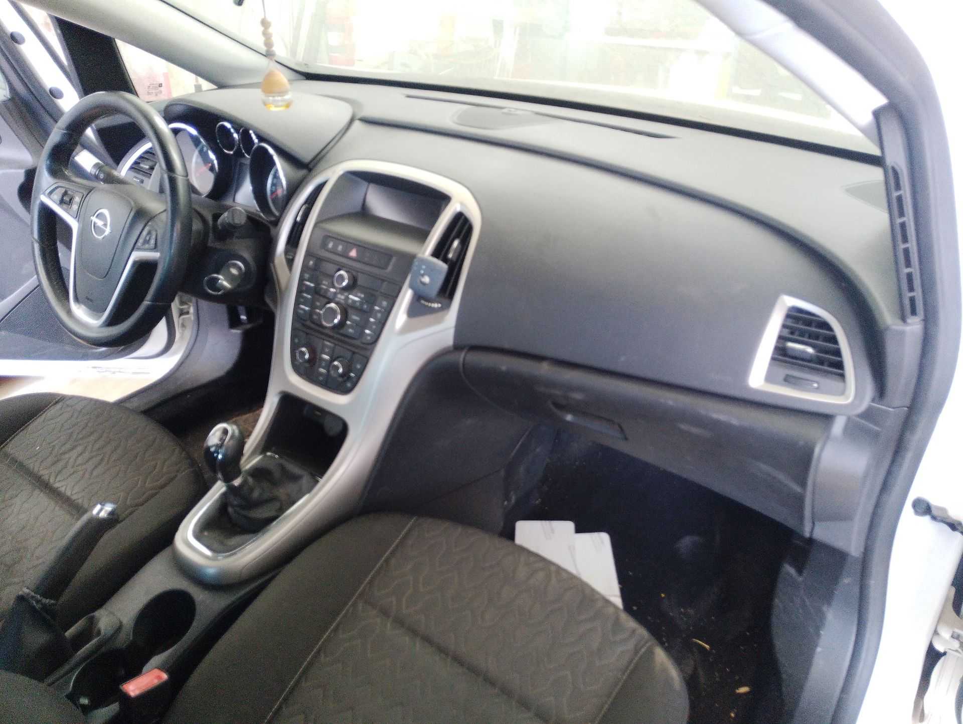 Recambio de salpicadero para opel astra j (p10) 1.7 cdti (68) referencia OEM IAM 39021702  