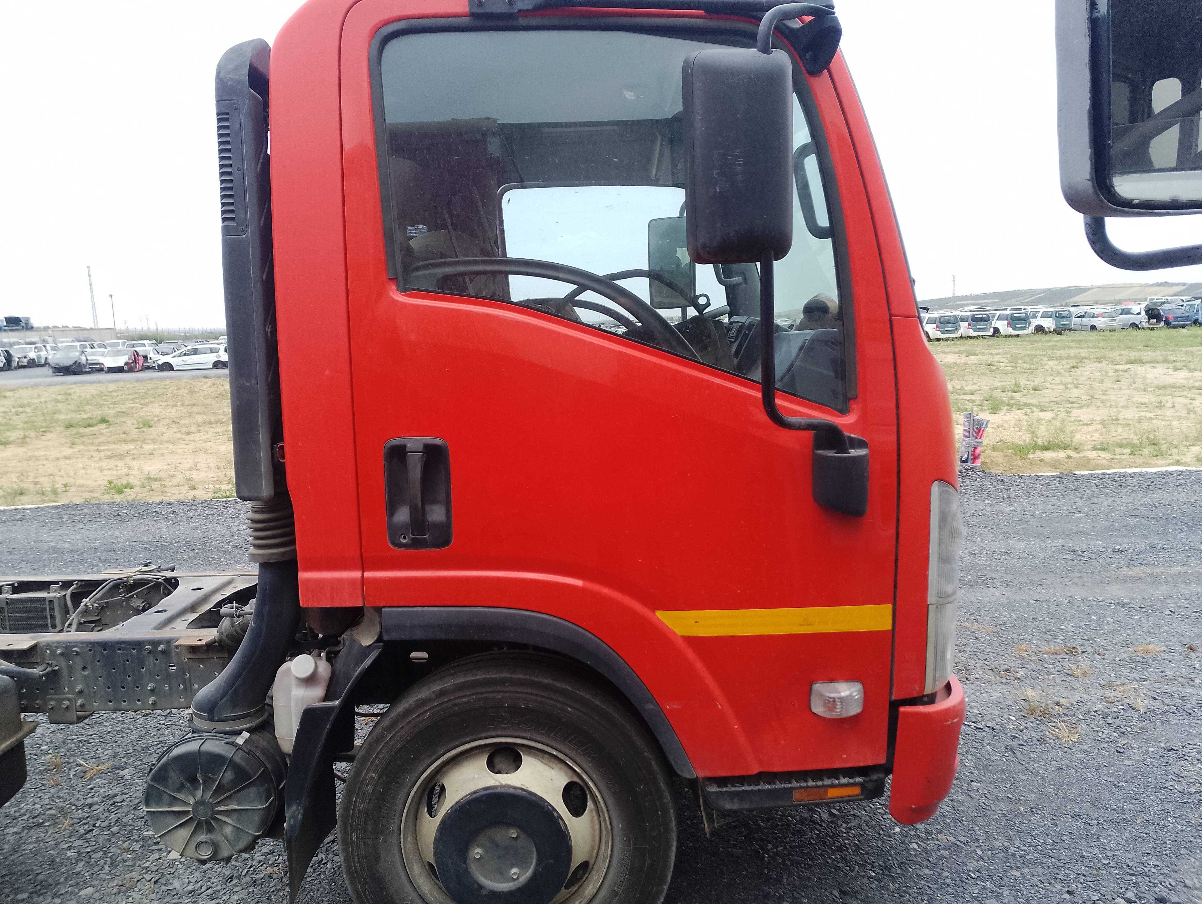 Recambio de puerta delantera derecha para isuzu p60 3.0 diesel referencia OEM IAM   