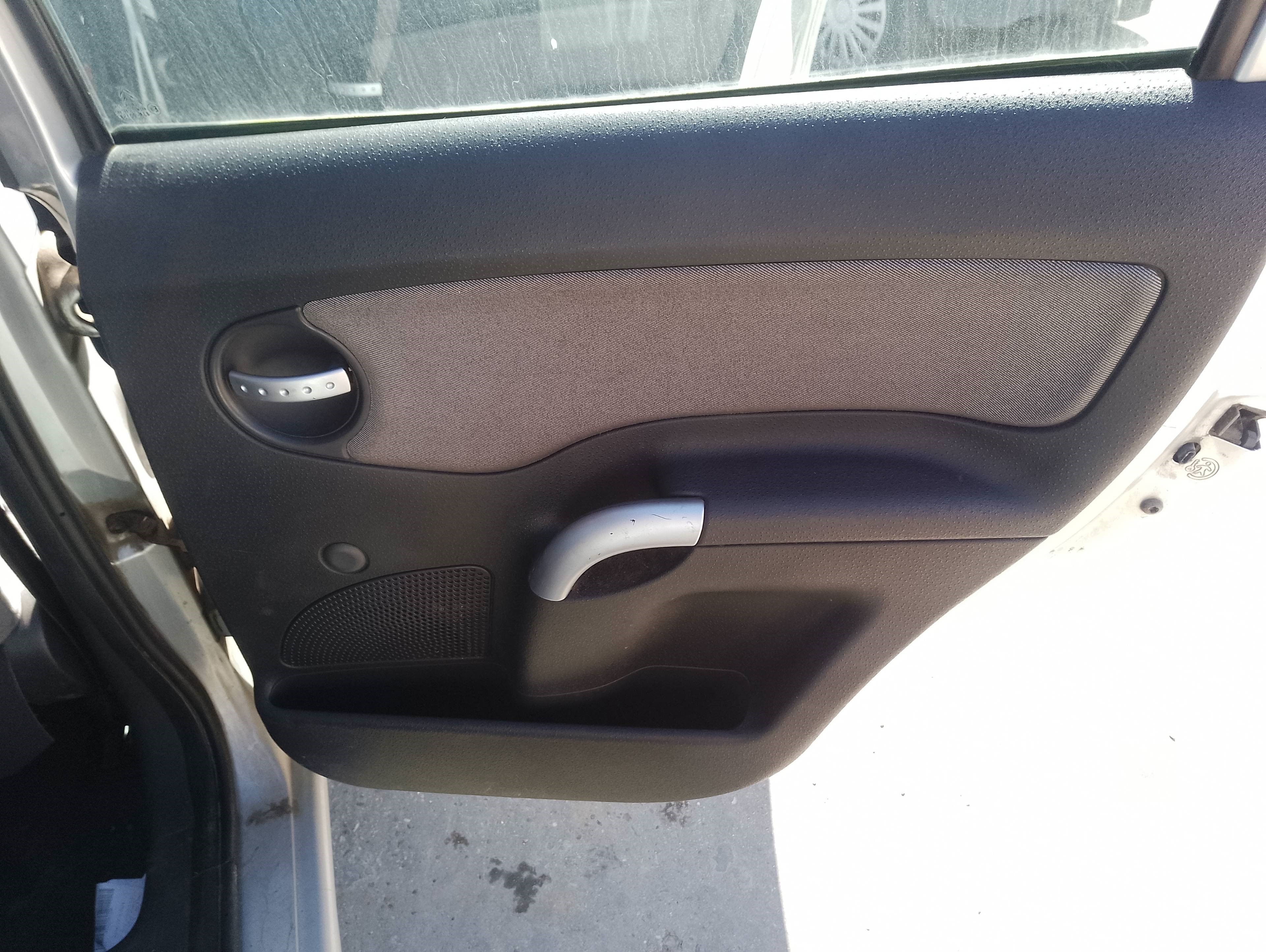 Recambio de guarnecido puerta trasera derecha para citroën c3 1.4 hdi audace referencia OEM IAM   