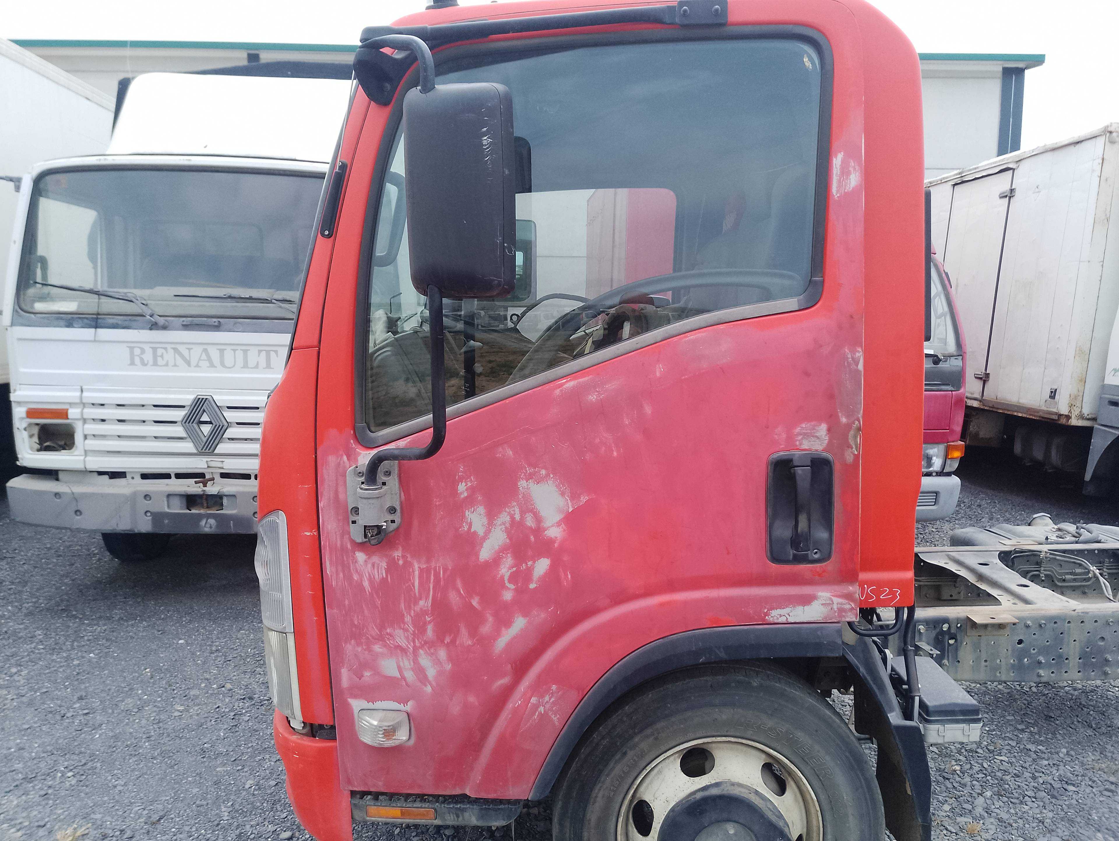 Recambio de puerta delantera izquierda para isuzu p60 3.0 diesel referencia OEM IAM   