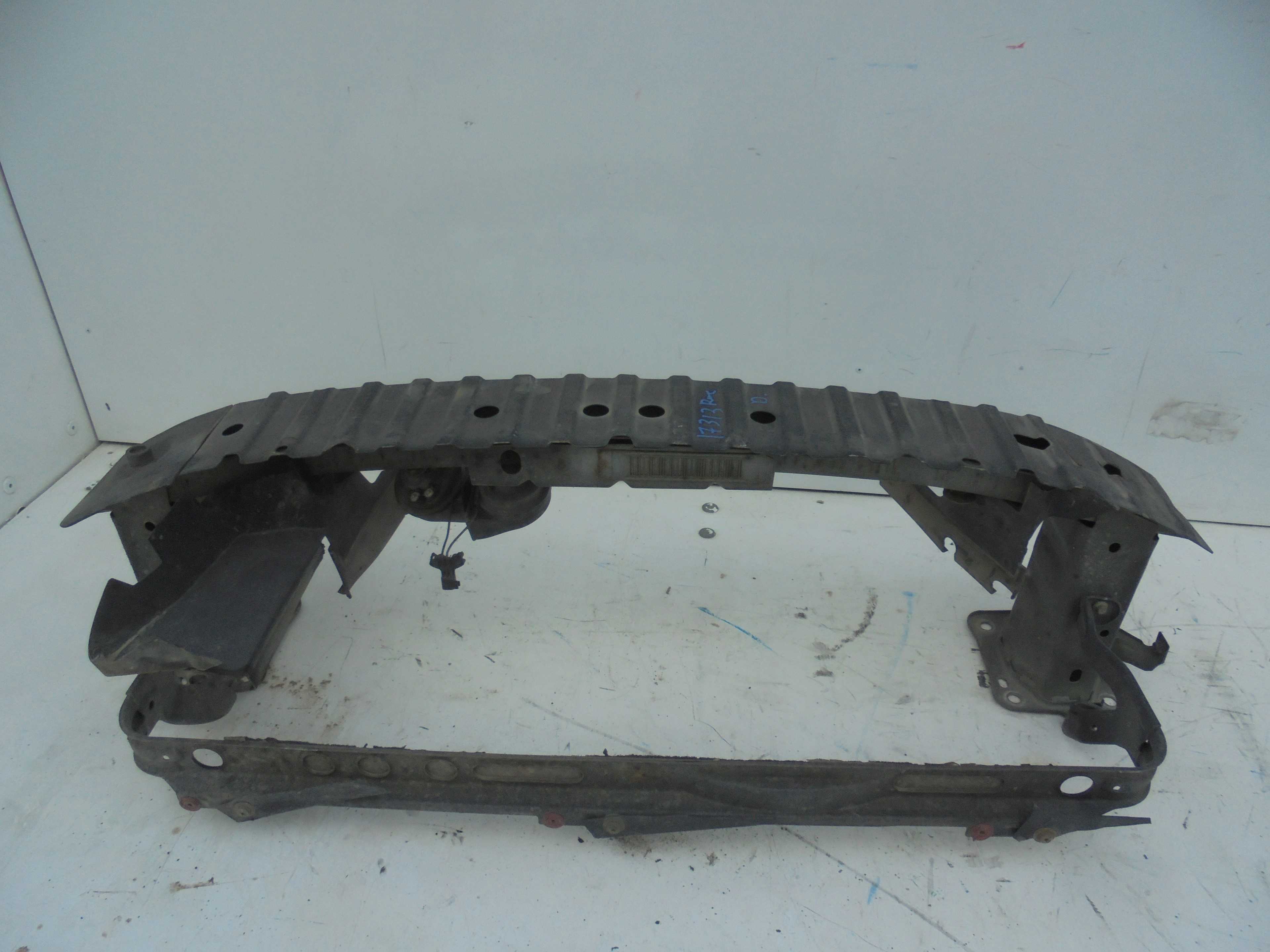 Recambio de refuerzo paragolpes delantero para ford focus sportbreak (cap) ghia referencia OEM IAM   