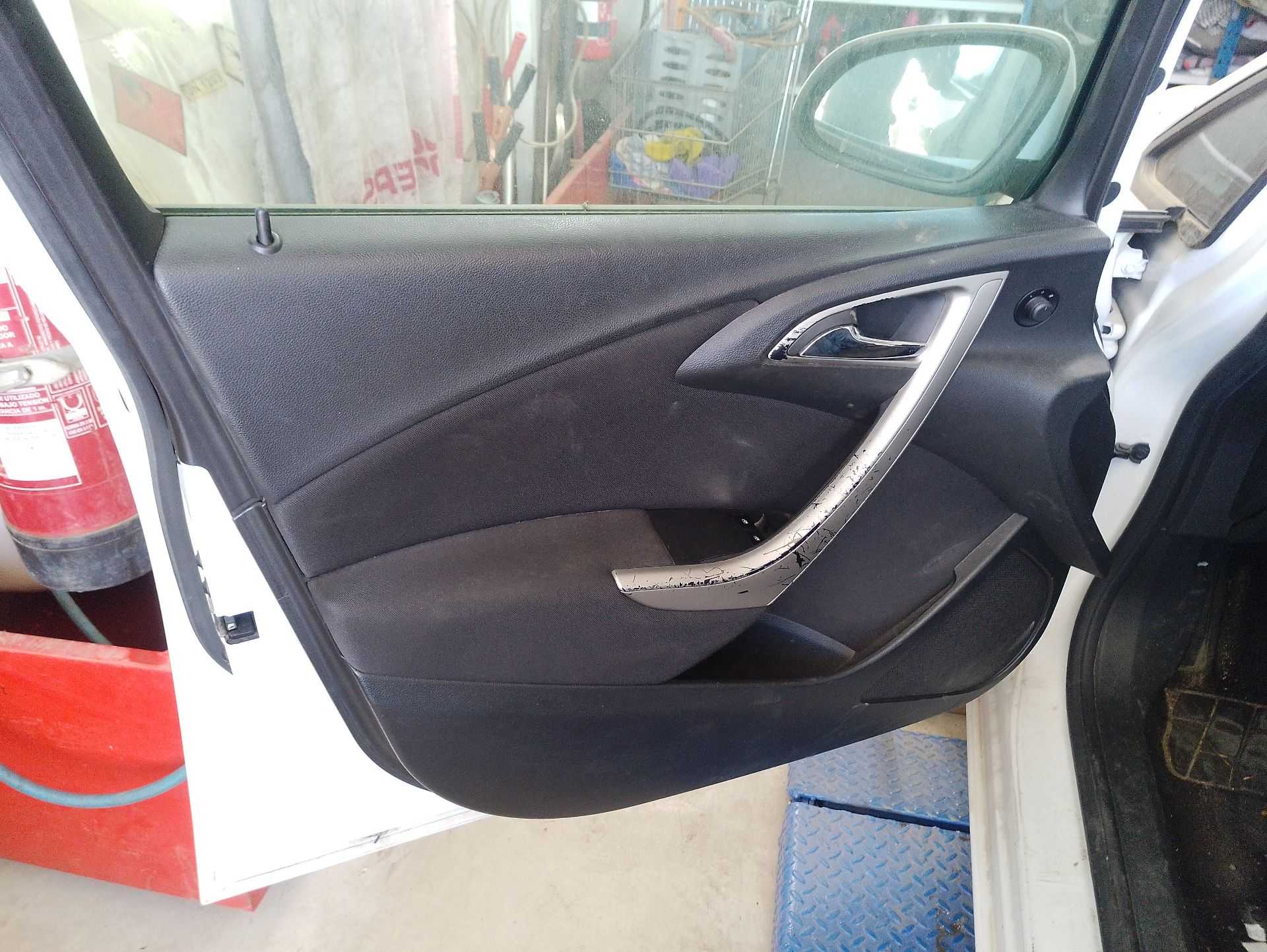 Recambio de guarnecido puerta delantera izquierda para opel astra j (p10) 1.7 cdti (68) referencia OEM IAM   