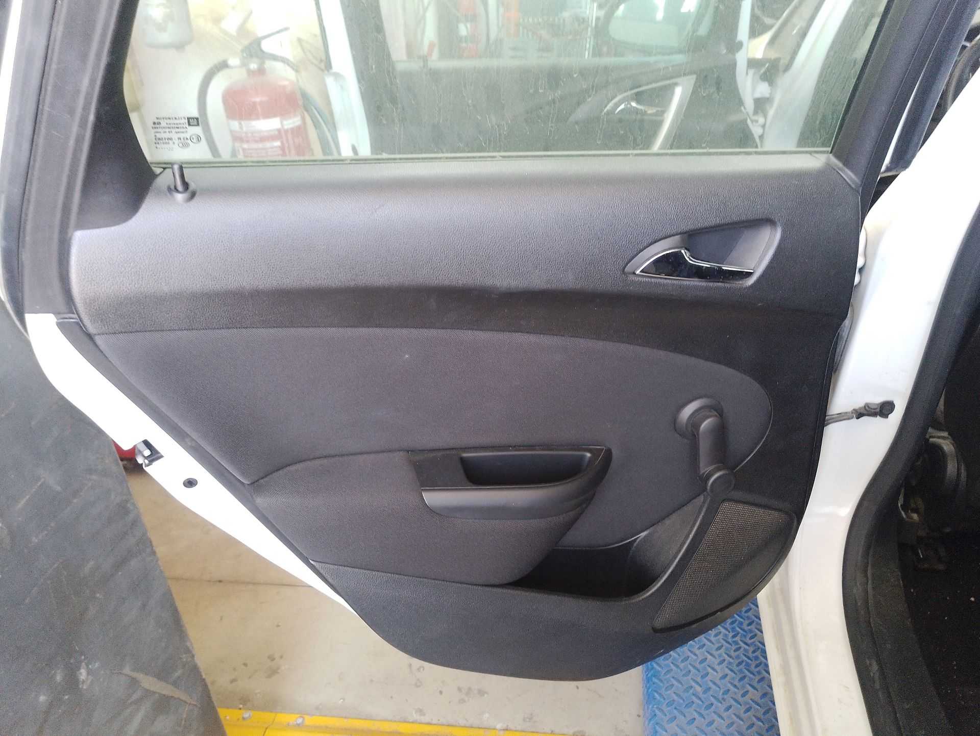 Recambio de guarnecido puerta trasera izquierda para opel astra j (p10) 1.7 cdti (68) referencia OEM IAM   