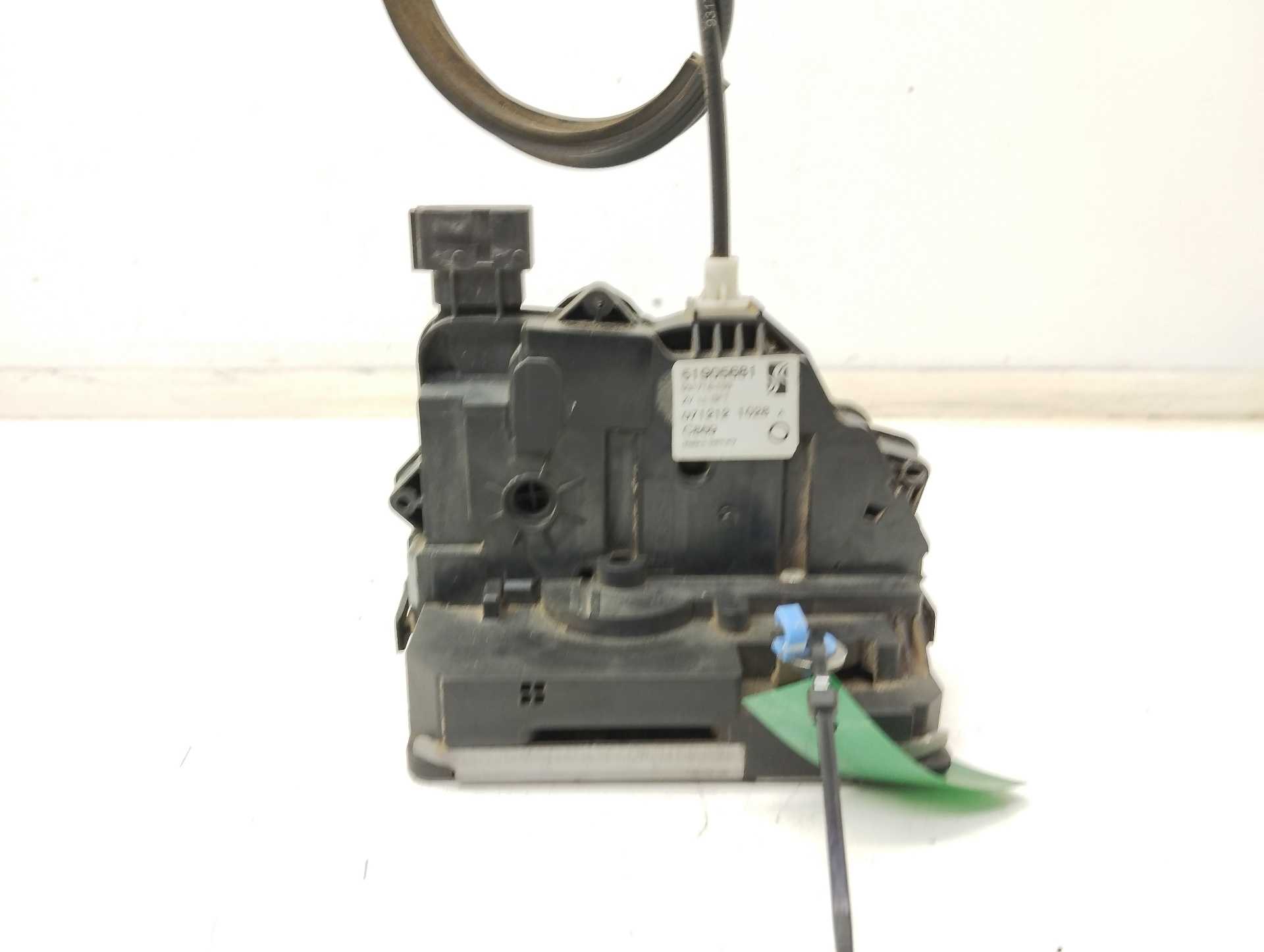 Recambio de cerradura puerta delantera derecha para fiat punto (evo) (199) dynamic referencia OEM IAM 931718103 51905681 