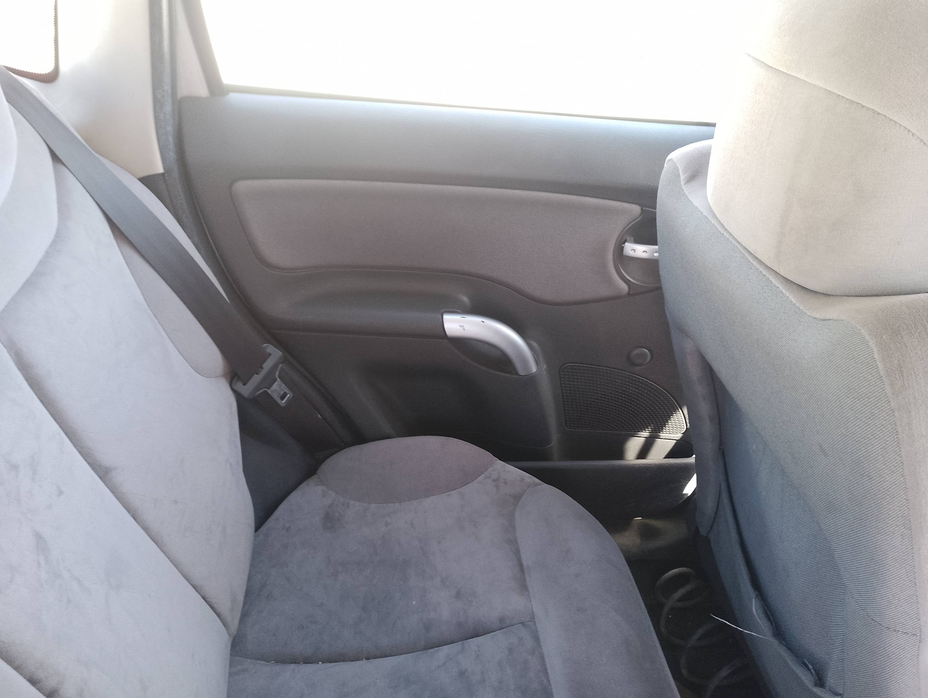 Recambio de guarnecido puerta trasera izquierda para citroën c3 1.4 hdi audace referencia OEM IAM   