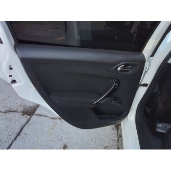 Recambio de guarnecido puerta trasera izquierda para peugeot 208 1.4 hdi fap referencia OEM IAM   