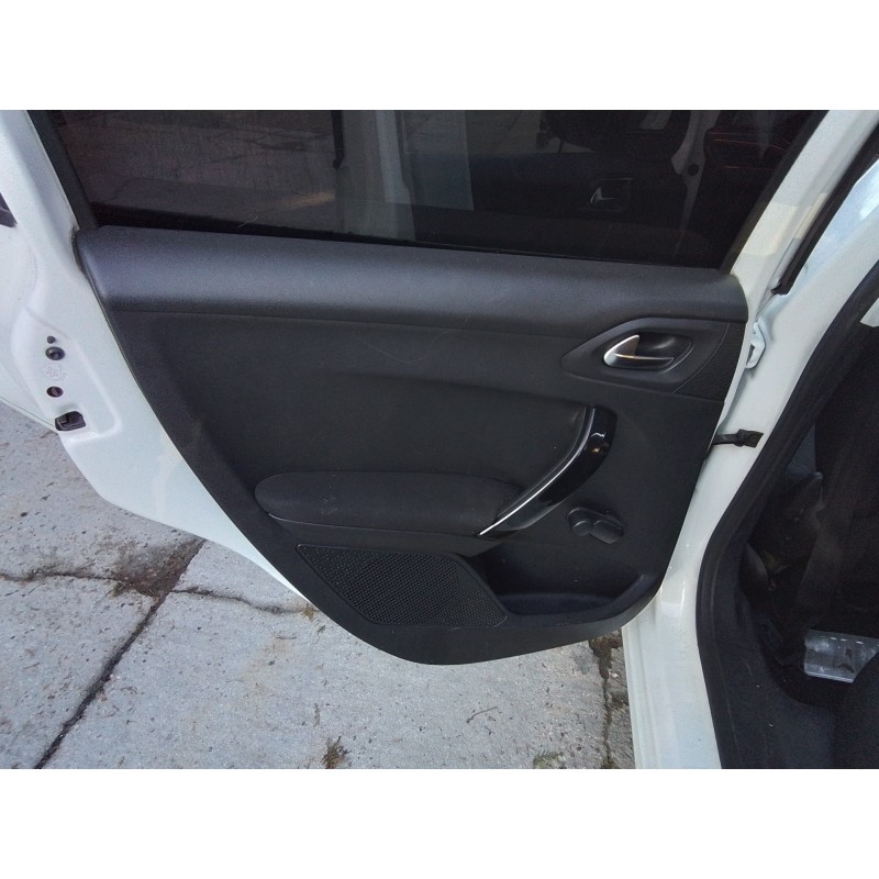 Recambio de guarnecido puerta trasera izquierda para peugeot 208 1.4 hdi fap referencia OEM IAM   