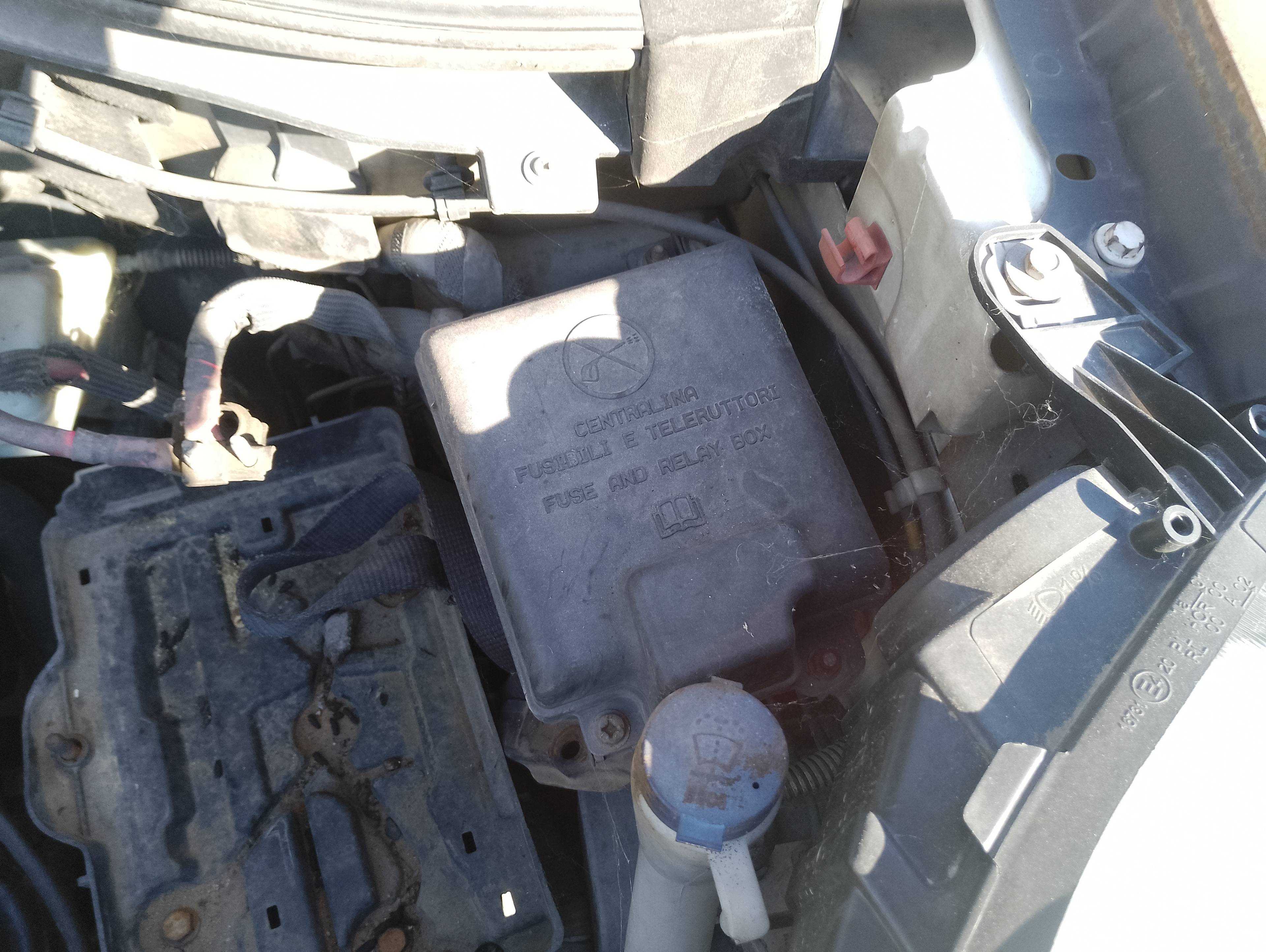 Recambio de caja reles / fusibles para fiat doblo cargo basis kasten referencia OEM IAM   