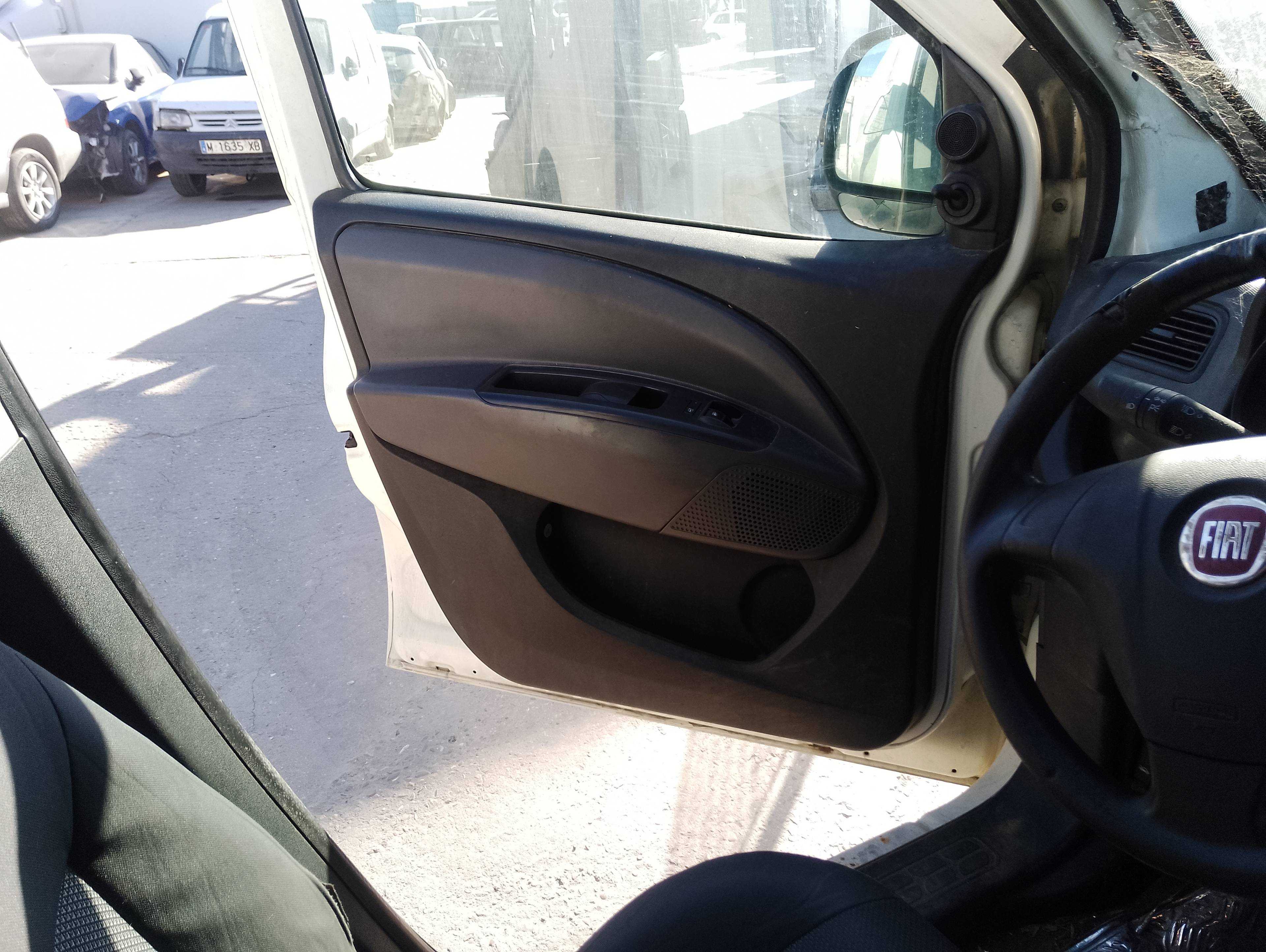Recambio de guarnecido puerta delantera izquierda para fiat doblo cargo basis kasten referencia OEM IAM   