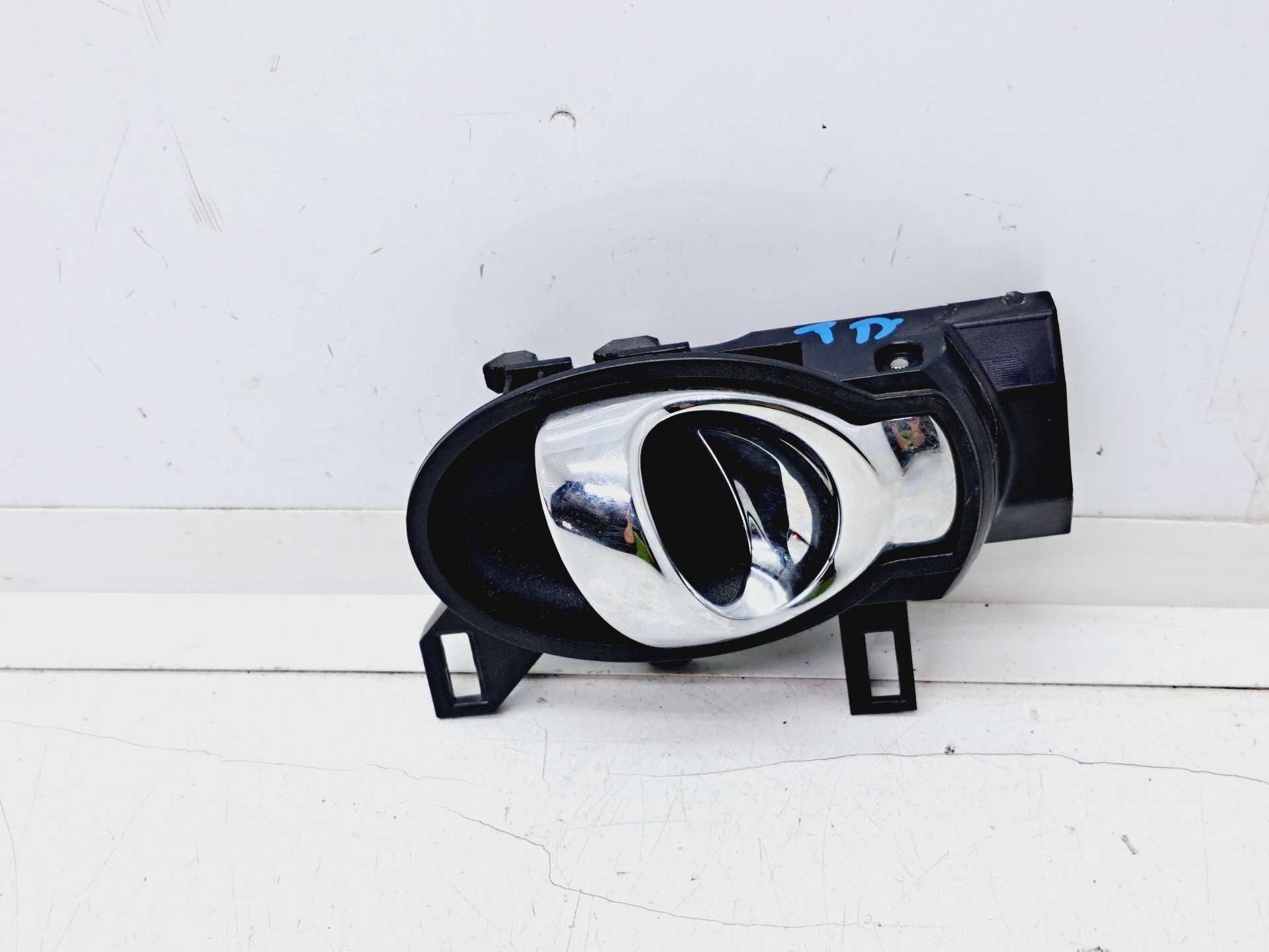 Recambio de maneta interior trasera derecha para nissan juke (f15) acenta referencia OEM IAM 80670BA61A  