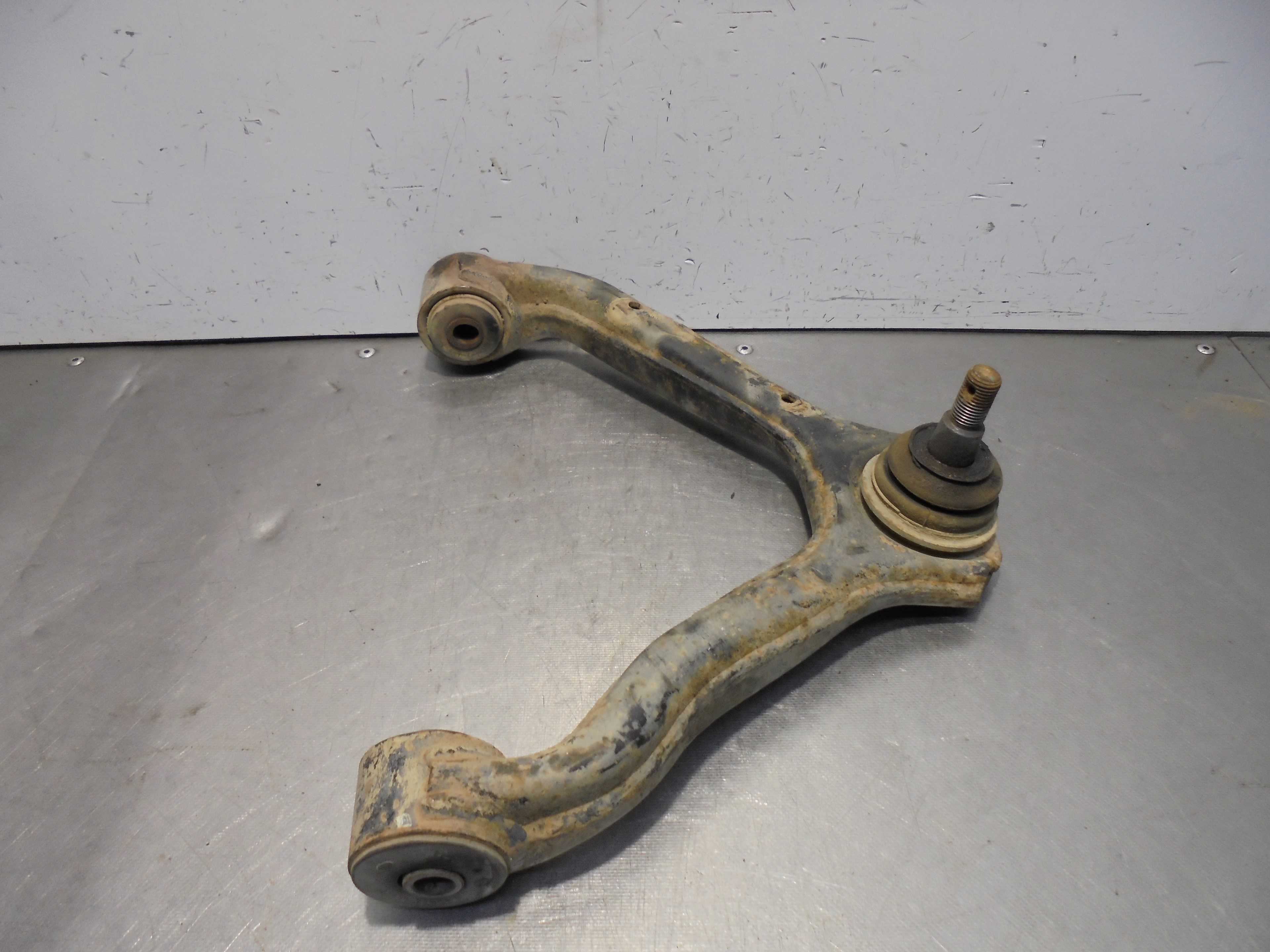 Recambio de brazo suspension superior delantero izquierdo para ssangyong actyon sports 2.0 td cat referencia OEM IAM   