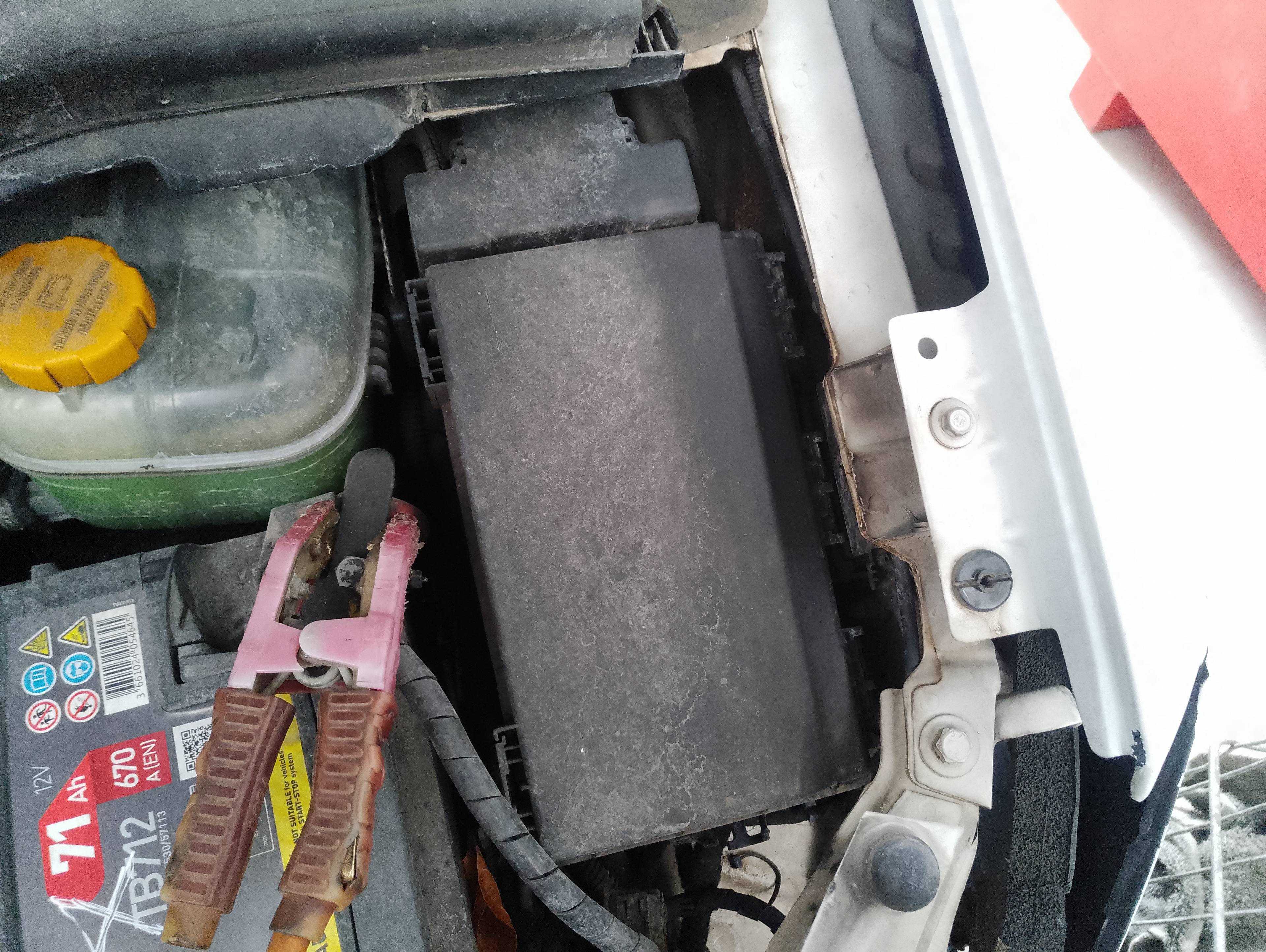 Recambio de caja reles / fusibles para opel zafira b cosmo referencia OEM IAM   