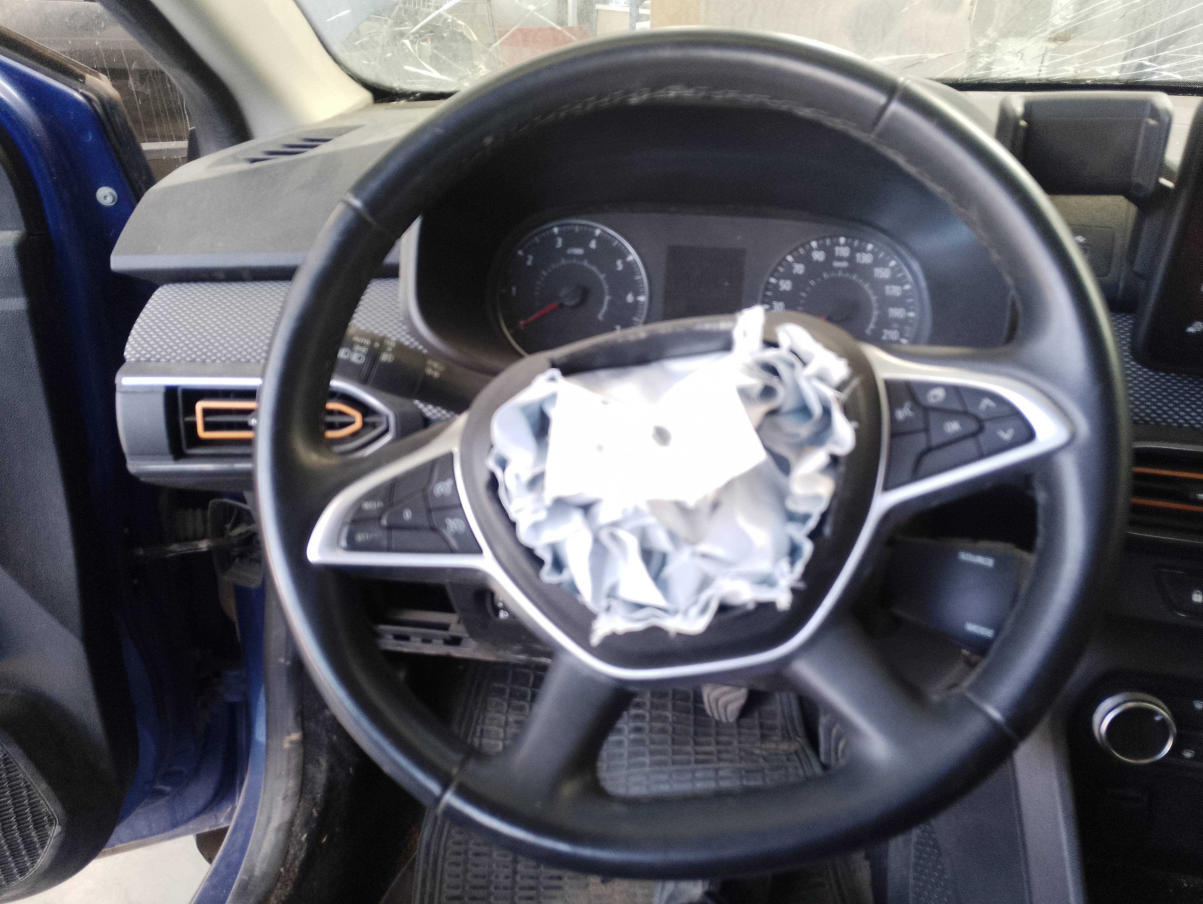 Recambio de volante para dacia sandero iii essential referencia OEM IAM 484004420R 34318657C 
