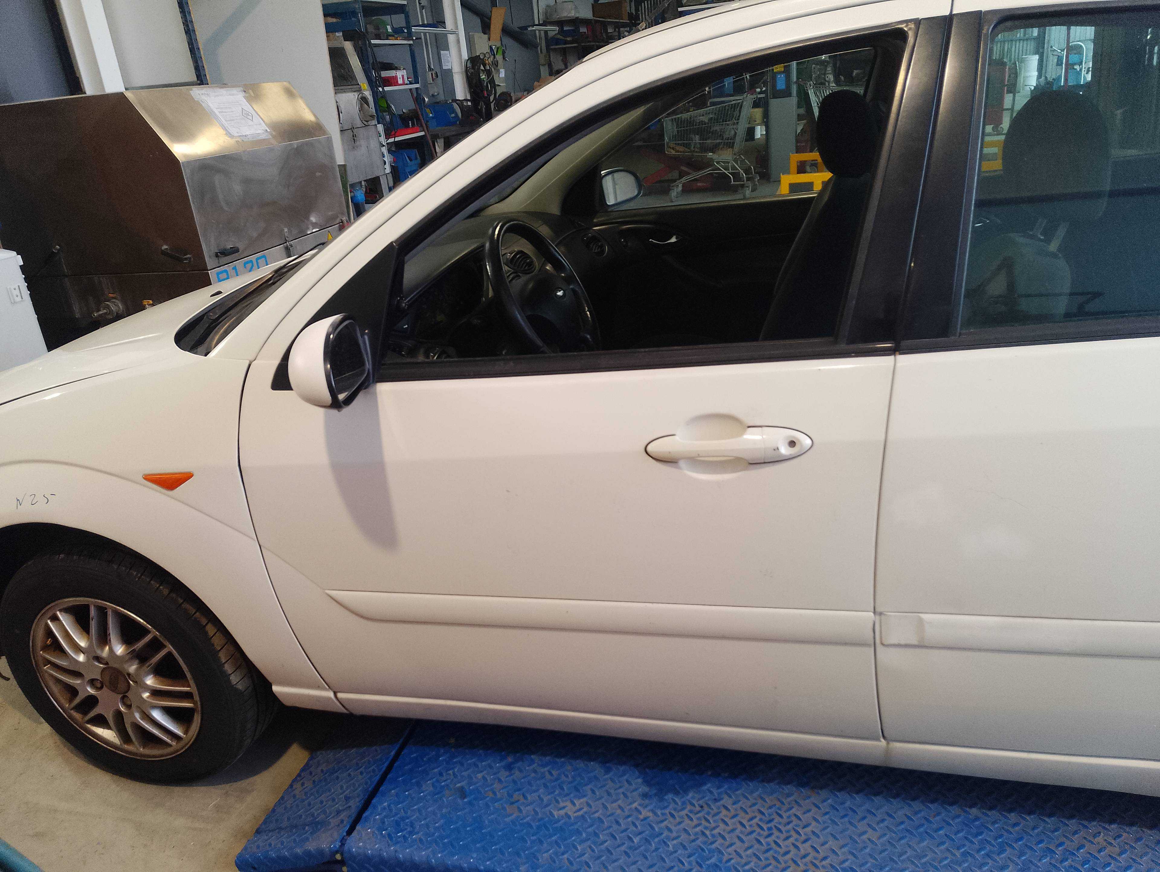 Recambio de puerta delantera izquierda para ford focus berlina (cak) ambiente referencia OEM IAM   