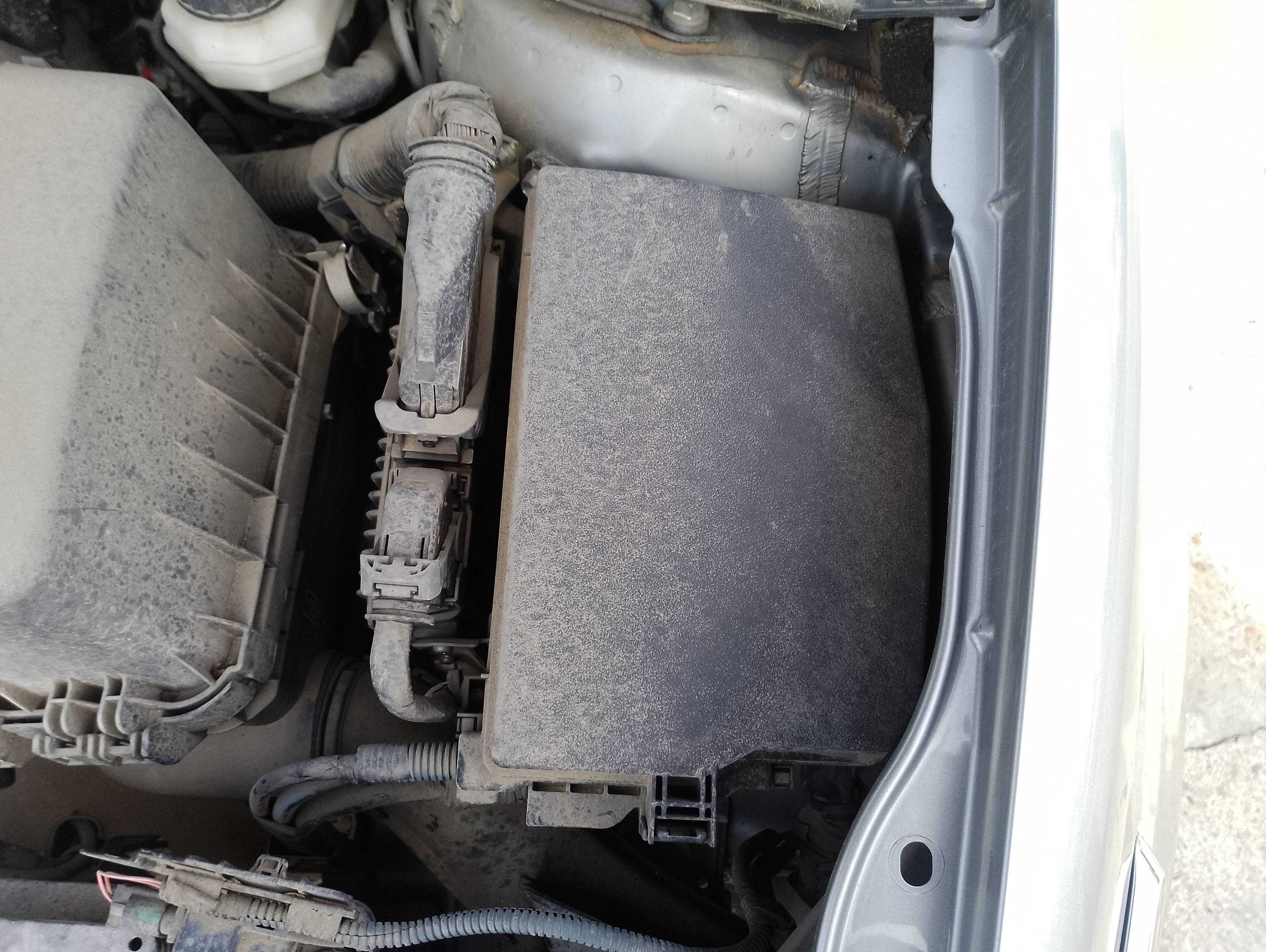 Recambio de caja reles / fusibles para toyota auris active referencia OEM IAM   