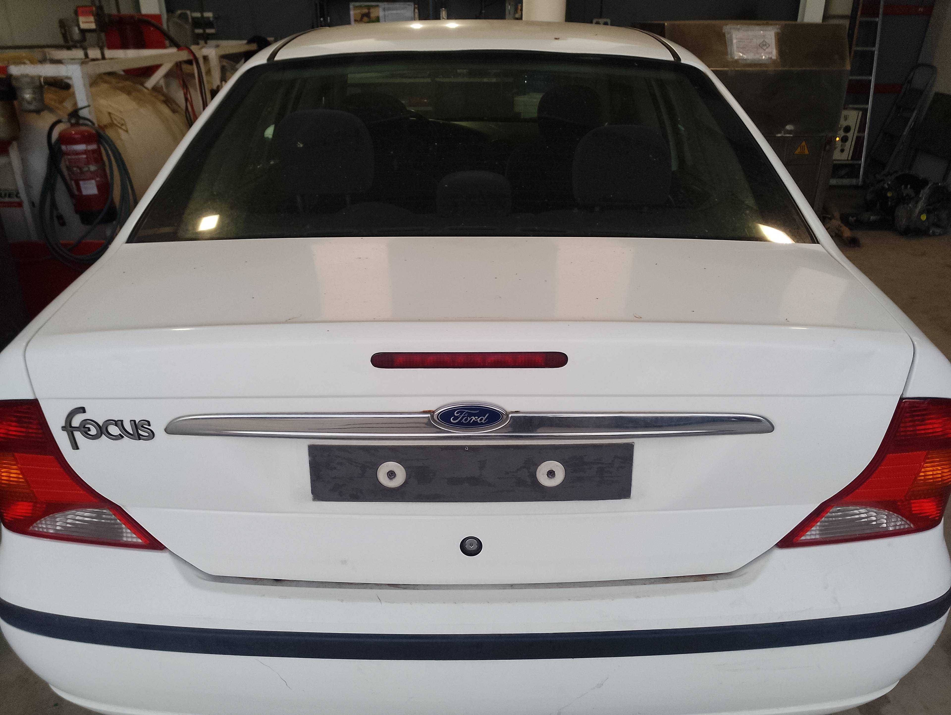 Recambio de tapa maletero para ford focus berlina (cak) ambiente referencia OEM IAM   