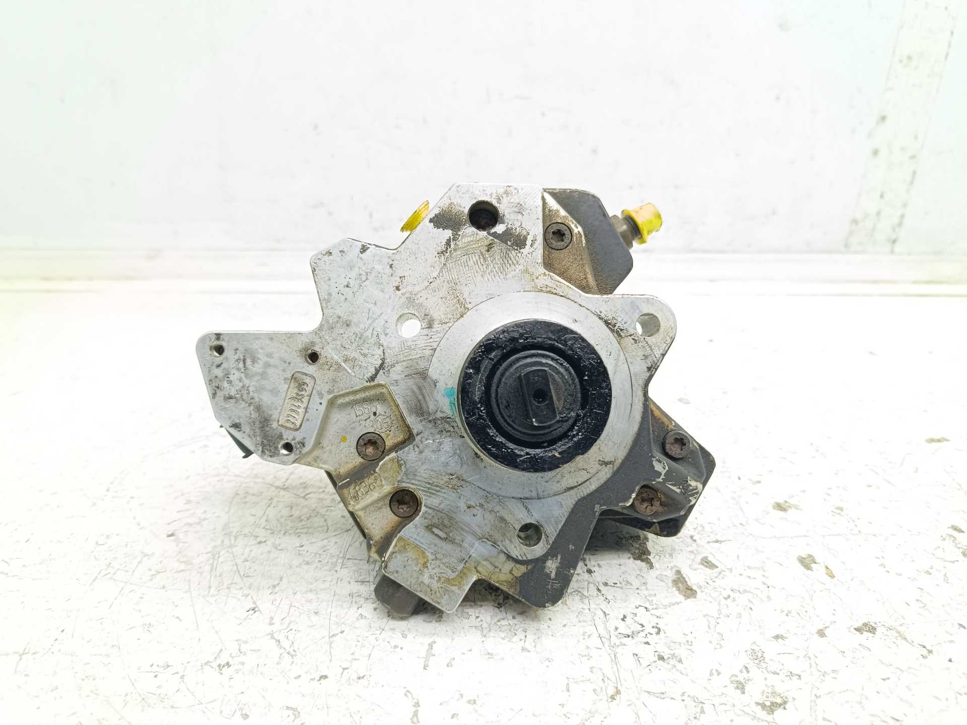 Recambio de bomba inyeccion para kia carens referencia OEM IAM 3310027400 0445010121 