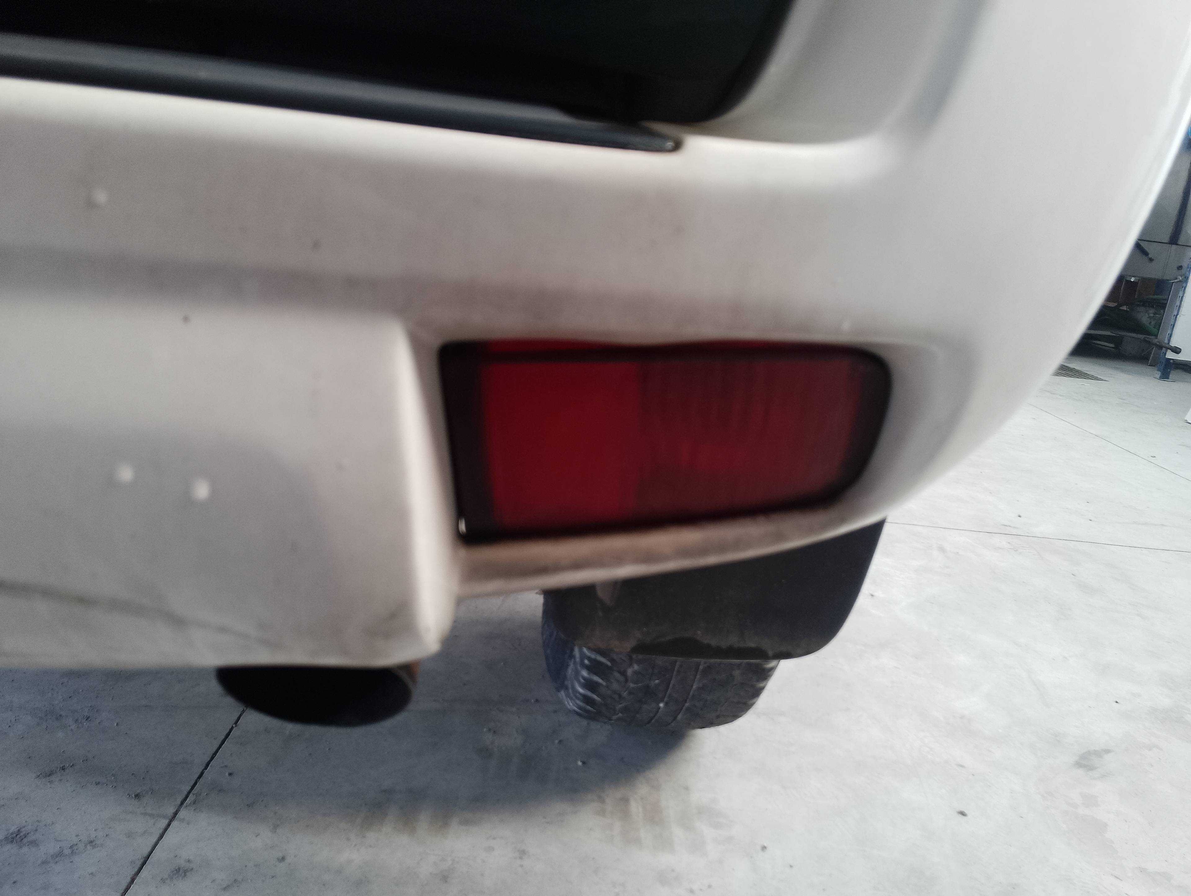 Recambio de faro antiniebla trasero derecho para toyota land cruiser (j15) basis referencia OEM IAM   