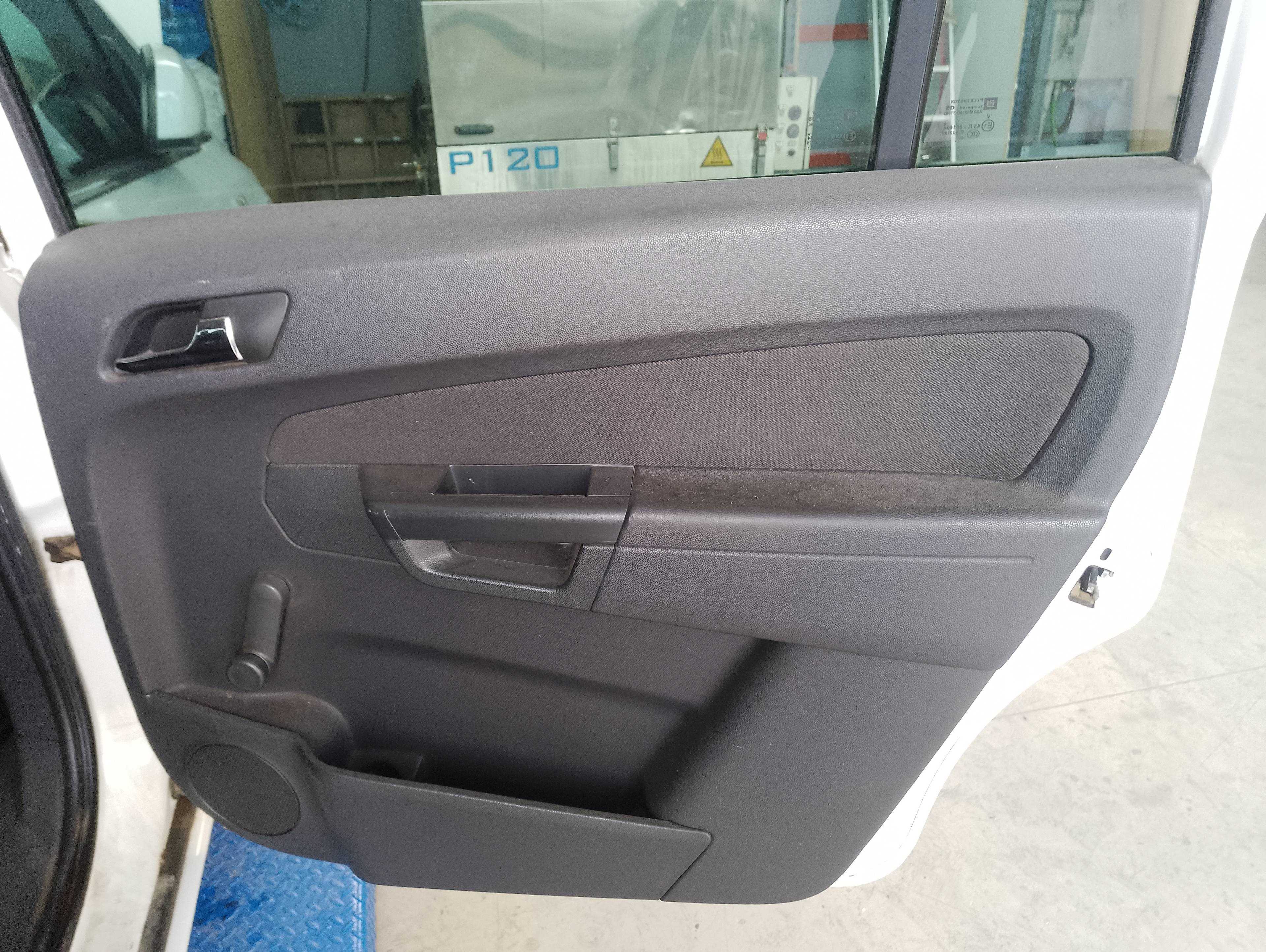 Recambio de guarnecido puerta trasera derecha para opel zafira b cosmo referencia OEM IAM   