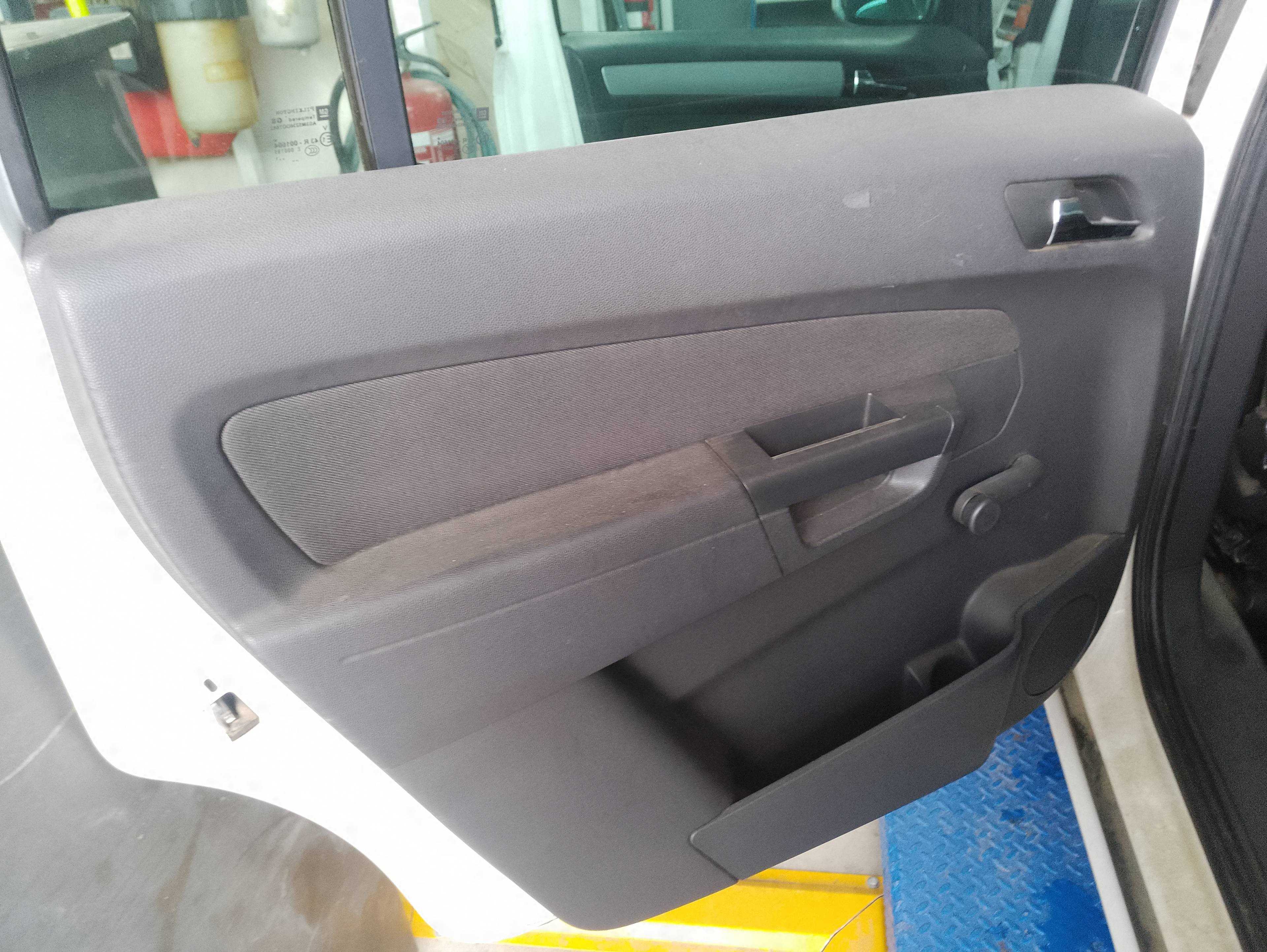 Recambio de guarnecido puerta trasera izquierda para opel zafira b cosmo referencia OEM IAM   