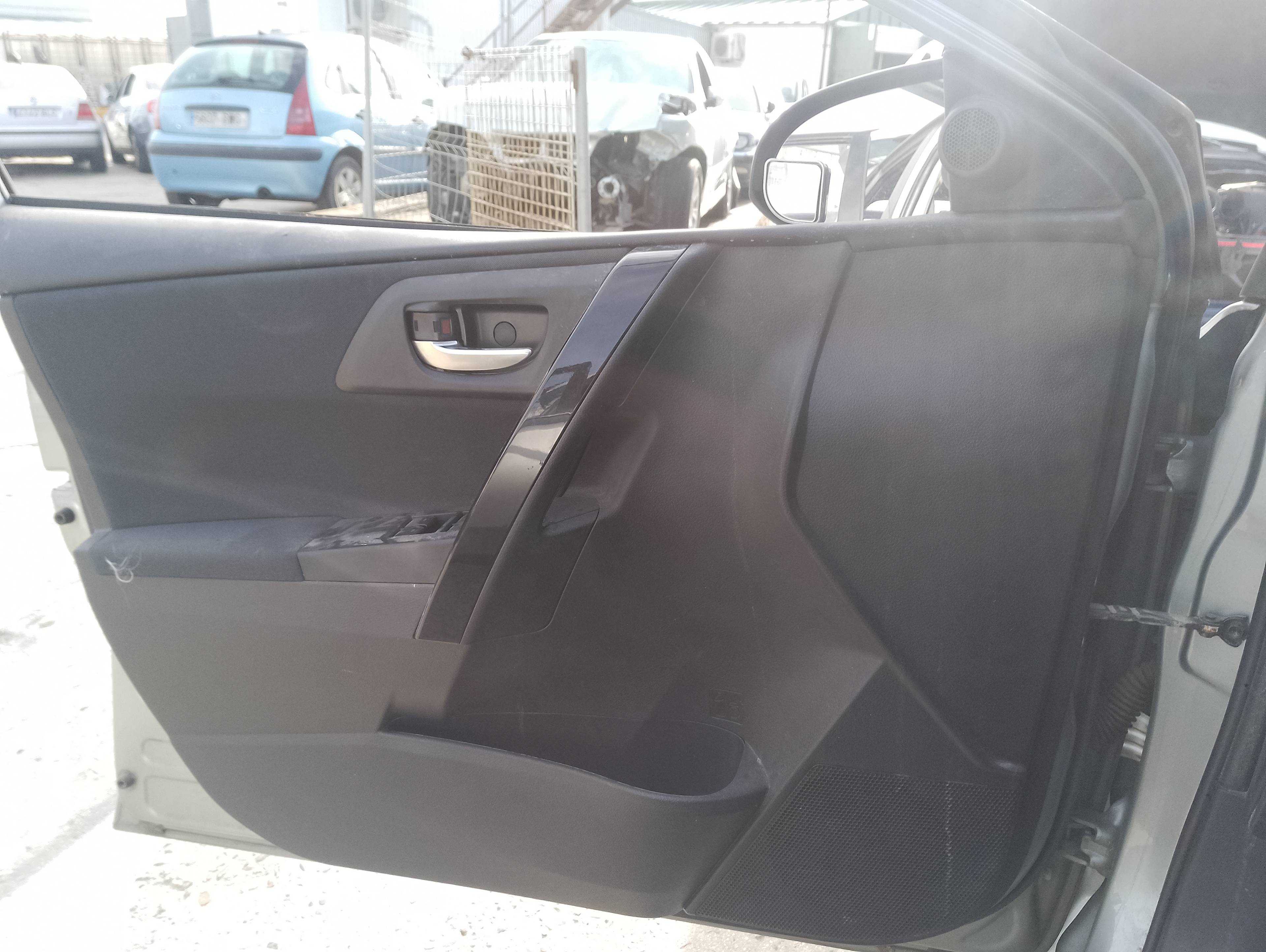 Recambio de guarnecido puerta delantera izquierda para toyota auris active referencia OEM IAM   