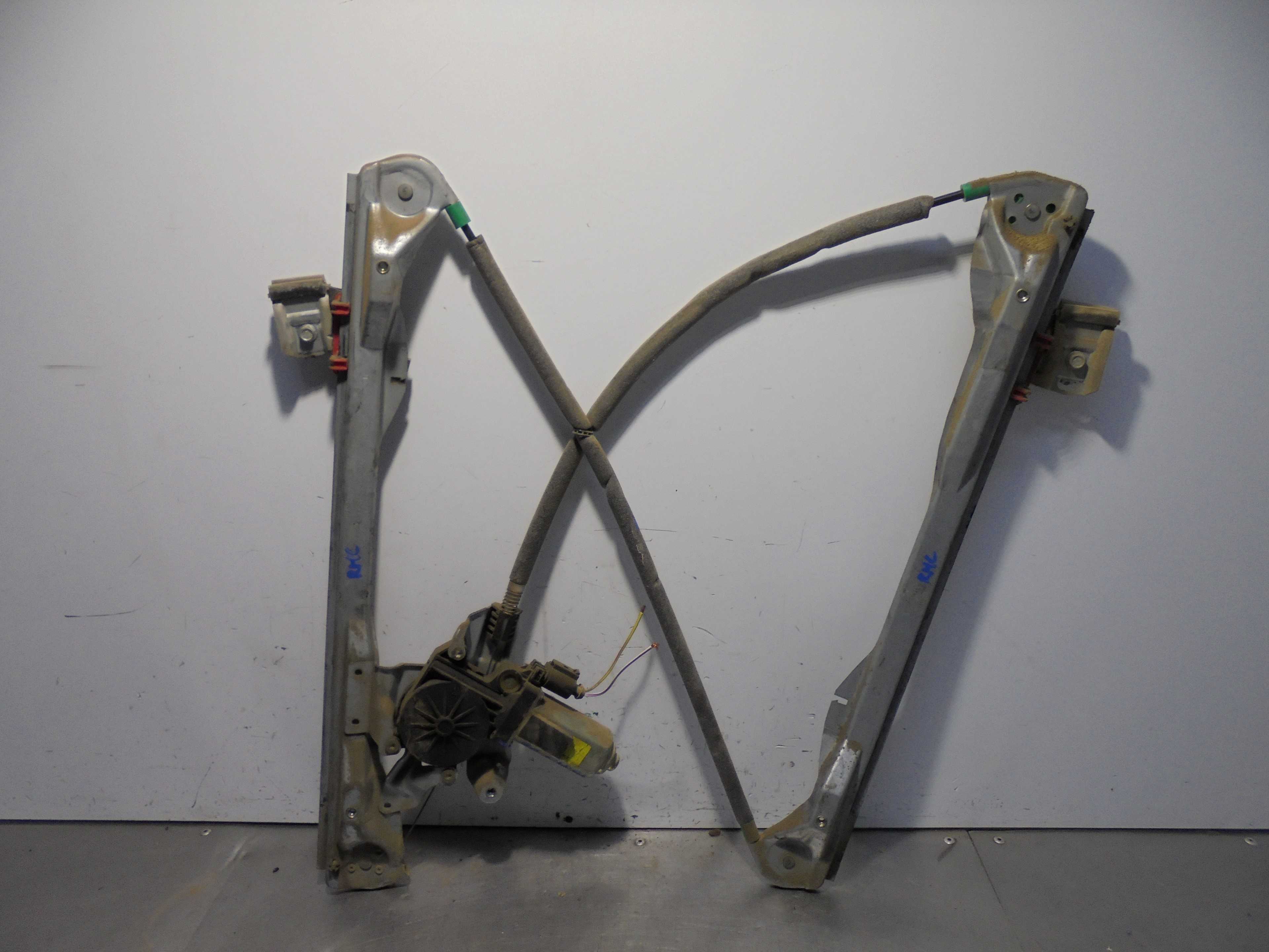 Recambio de elevalunas delantero derecho para ford focus berlina (cak) ambiente referencia OEM IAM XS4123200 BROSE 4-P