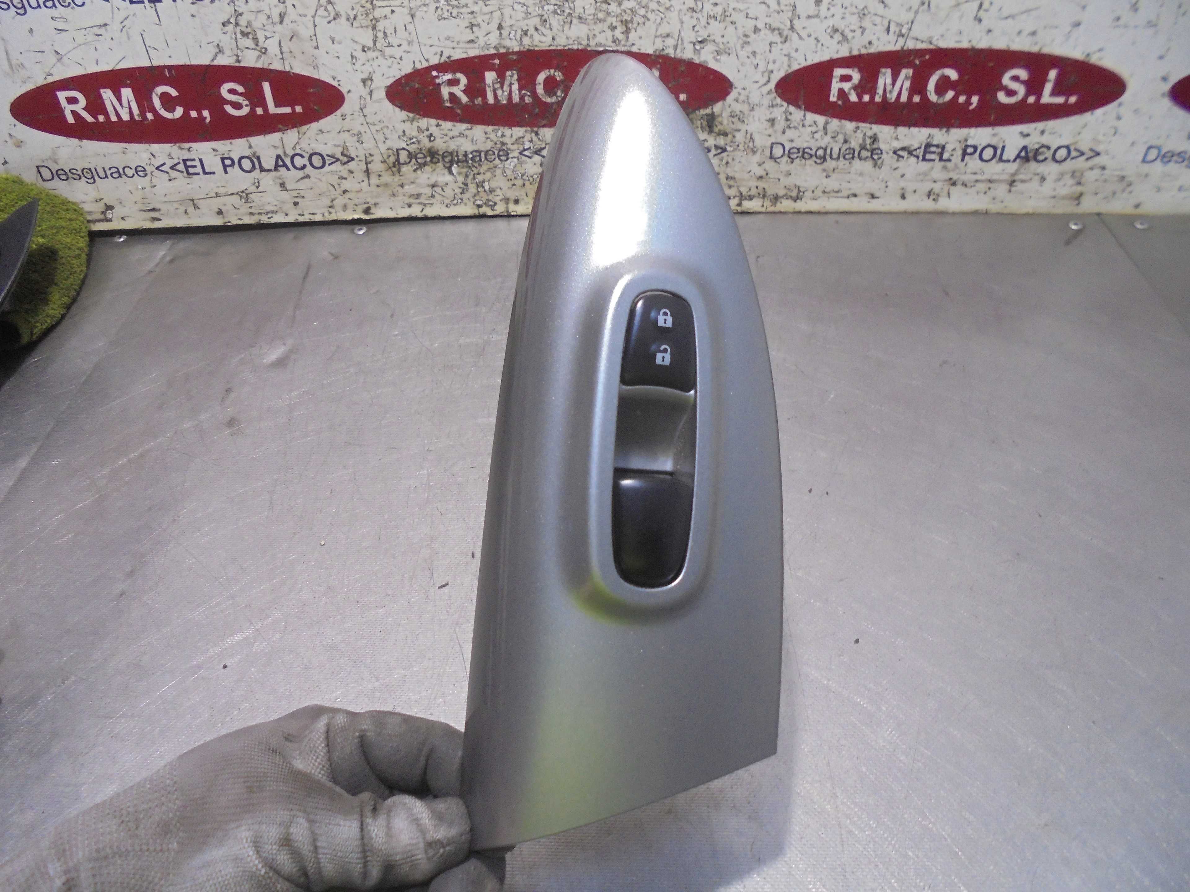 Recambio de mando elevalunas delantero derecho para nissan juke (f15) acenta referencia OEM IAM 254111KA5A  