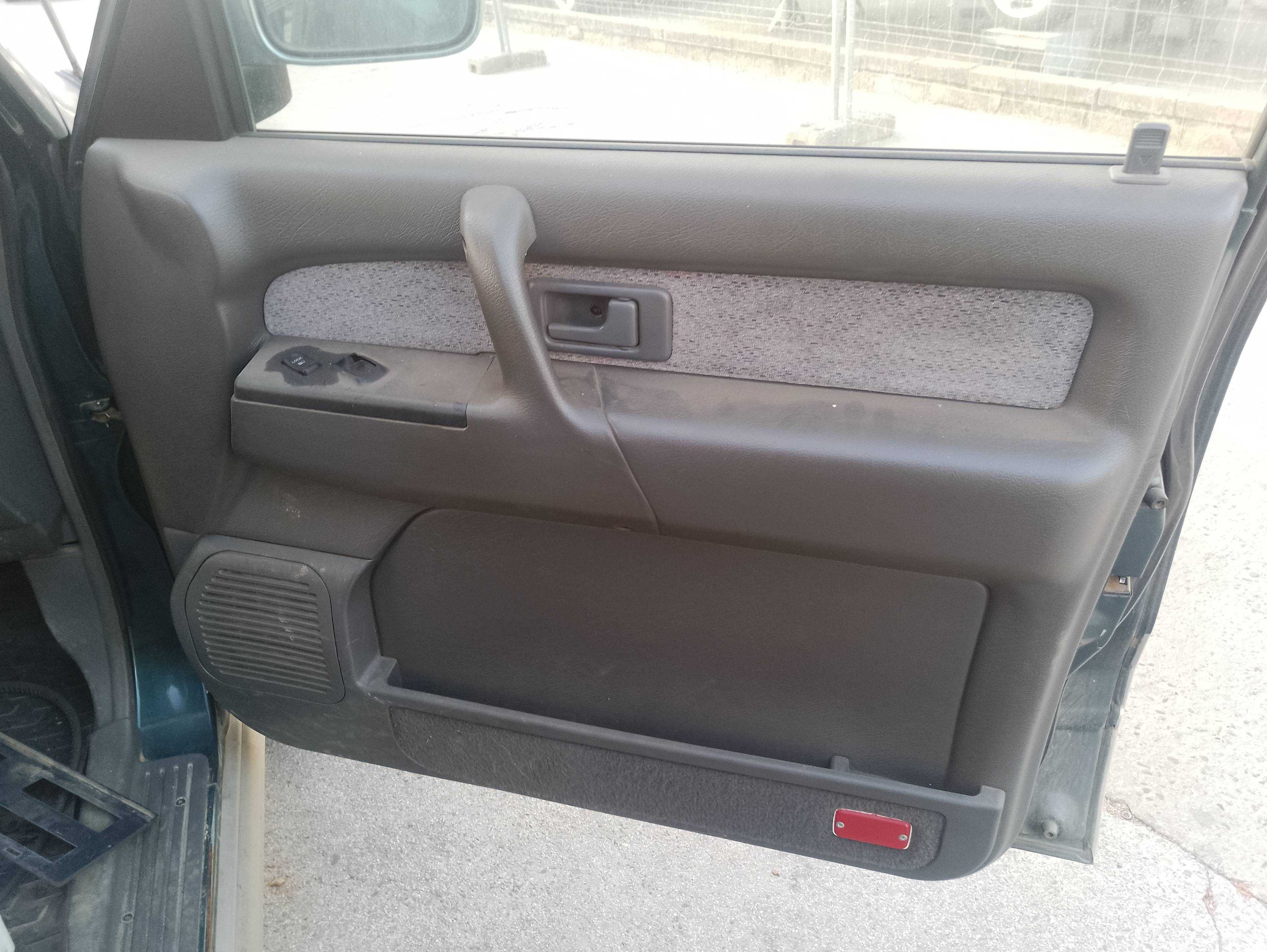 Recambio de guarnecido puerta delantera derecha para opel monterey básico referencia OEM IAM   